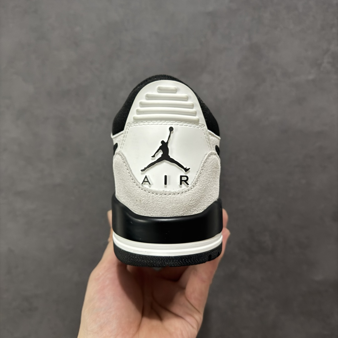 图片[4]-福利特价【GQ福利】Air Jordan Legacy AJ312 复古篮球鞋 市场最强独一档产物 全套原纸板楦头开发 原厂大底磨具加持立体防滑纹理 原档数据后跟TPU子母扣魔术贴 原装可视Air Sole气垫 原汁原味最完美的312代版型 唯一正确鞋头趴度弧度高度鞋身腰线 进口港宝加持 后跟自然饱满 全鞋荧光划线卡点 追求极致完美 每一双都是工艺品 多重QC质检 超越公司货的品控标准 实实在在的免检产品 鞋身采用了皮革材质打造 横跨鞋面的魔术贴十分吸睛 侧面的Swoosh Logo的一部分被鞋面遮挡了一部分 颇具玩味 魔术贴上标有NK标识 而鞋舌上是Jordan的经典红色飞翼Logo 后跟和鞋底均采用了AJ3的设计 后跟上同样也使用了经典的爆裂纹图案 货号：DV9127-101 尺码：36 36.5 37.5 38 38.5 39 40 40.5 41 42 42.5 43 44 44.5 45-选品中心
