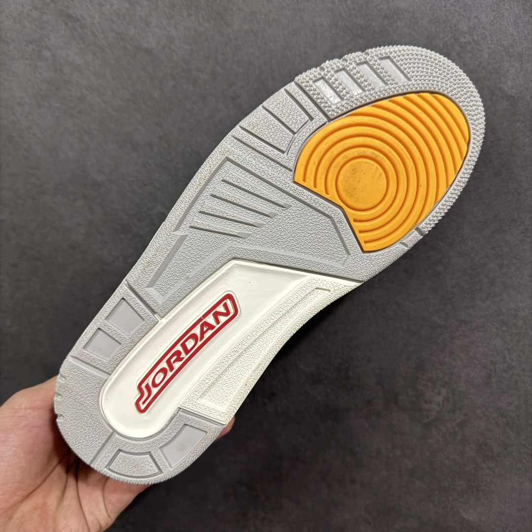 图片[9]-福利特价【GQ福利】Air Jordan Legacy AJ312 复古篮球鞋 市场最强独一档产物 全套原纸板楦头开发 原厂大底磨具加持立体防滑纹理 原档数据后跟TPU子母扣魔术贴 原装可视Air Sole气垫 原汁原味最完美的312代版型 唯一正确鞋头趴度弧度高度鞋身腰线 进口港宝加持 后跟自然饱满 全鞋荧光划线卡点 追求极致完美 每一双都是工艺品 多重QC质检 超越公司货的品控标准 实实在在的免检产品 鞋身采用了皮革材质打造 横跨鞋面的魔术贴十分吸睛 侧面的Swoosh Logo的一部分被鞋面遮挡了一部分 颇具玩味 魔术贴上标有NK标识 而鞋舌上是Jordan的经典红色飞翼Logo 后跟和鞋底均采用了AJ3的设计 后跟上同样也使用了经典的爆裂纹图案 货号：DV9127-101 尺码：36 36.5 37.5 38 38.5 39 40 40.5 41 42 42.5 43 44 44.5 45-选品中心