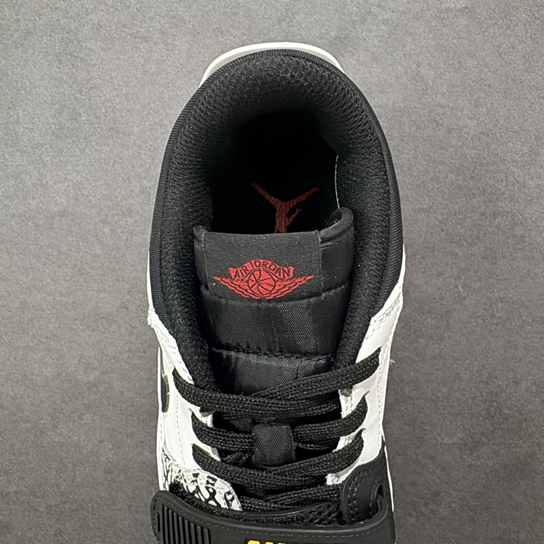 图片[7]-福利特价【GQ福利】Air Jordan Legacy AJ312 复古篮球鞋 市场最强独一档产物 全套原纸板楦头开发 原厂大底磨具加持立体防滑纹理 原档数据后跟TPU子母扣魔术贴 原装可视Air Sole气垫 原汁原味最完美的312代版型 唯一正确鞋头趴度弧度高度鞋身腰线 进口港宝加持 后跟自然饱满 全鞋荧光划线卡点 追求极致完美 每一双都是工艺品 多重QC质检 超越公司货的品控标准 实实在在的免检产品 鞋身采用了皮革材质打造 横跨鞋面的魔术贴十分吸睛 侧面的Swoosh Logo的一部分被鞋面遮挡了一部分 颇具玩味 魔术贴上标有NK标识 而鞋舌上是Jordan的经典红色飞翼Logo 后跟和鞋底均采用了AJ3的设计 后跟上同样也使用了经典的爆裂纹图案 货号：DV9127-101 尺码：36 36.5 37.5 38 38.5 39 40 40.5 41 42 42.5 43 44 44.5 45-选品中心