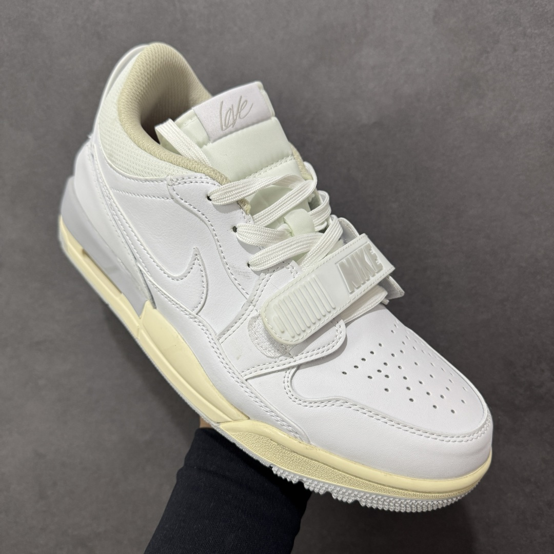 图片[3]-福利特价【GQ福利】Air Jordan Legacy AJ312 复古篮球鞋 市场最强独一档产物 全套原纸板楦头开发 原厂大底磨具加持立体防滑纹理 原档数据后跟TPU子母扣魔术贴 原装可视Air Sole气垫 原汁原味最完美的312代版型 唯一正确鞋头趴度弧度高度鞋身腰线 进口港宝加持 后跟自然饱满 全鞋荧光划线卡点 追求极致完美 每一双都是工艺品 多重QC质检 超越公司货的品控标准 实实在在的免检产品 鞋身采用了皮革材质打造 横跨鞋面的魔术贴十分吸睛 侧面的Swoosh Logo的一部分被鞋面遮挡了一部分 颇具玩味 魔术贴上标有NK标识 而鞋舌上是Jordan的经典红色飞翼Logo 后跟和鞋底均采用了AJ3的设计 后跟上同样也使用了经典的爆裂纹图案 货号：DV9127-101 尺码：36 36.5 37.5 38 38.5 39 40 40.5 41 42 42.5 43 44 44.5 45-选品中心