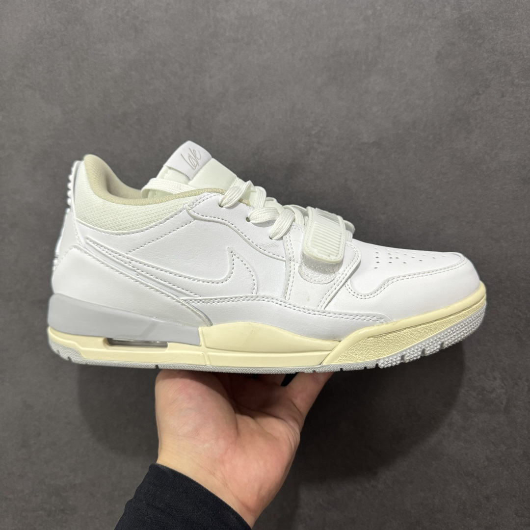 福利特价【GQ福利】Air Jordan Legacy AJ312 复古篮球鞋 市场最强独一档产物 全套原纸板楦头开发 原厂大底磨具加持立体防滑纹理 原档数据后跟TPU子母扣魔术贴 原装可视Air Sole气垫 原汁原味最完美的312代版型 唯一正确鞋头趴度弧度高度鞋身腰线 进口港宝加持 后跟自然饱满 全鞋荧光划线卡点 追求极致完美 每一双都是工艺品 多重QC质检 超越公司货的品控标准 实实在在的免检产品 鞋身采用了皮革材质打造 横跨鞋面的魔术贴十分吸睛 侧面的Swoosh Logo的一部分被鞋面遮挡了一部分 颇具玩味 魔术贴上标有NK标识 而鞋舌上是Jordan的经典红色飞翼Logo 后跟和鞋底均采用了AJ3的设计 后跟上同样也使用了经典的爆裂纹图案 货号：DV9127-101 尺码：36 36.5 37.5 38 38.5 39 40 40.5 41 42 42.5 43 44 44.5 45-选品中心