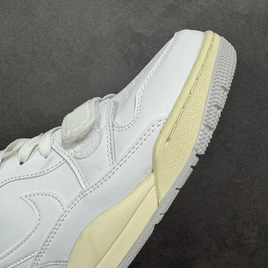 图片[5]-福利特价【GQ福利】Air Jordan Legacy AJ312 复古篮球鞋 市场最强独一档产物 全套原纸板楦头开发 原厂大底磨具加持立体防滑纹理 原档数据后跟TPU子母扣魔术贴 原装可视Air Sole气垫 原汁原味最完美的312代版型 唯一正确鞋头趴度弧度高度鞋身腰线 进口港宝加持 后跟自然饱满 全鞋荧光划线卡点 追求极致完美 每一双都是工艺品 多重QC质检 超越公司货的品控标准 实实在在的免检产品 鞋身采用了皮革材质打造 横跨鞋面的魔术贴十分吸睛 侧面的Swoosh Logo的一部分被鞋面遮挡了一部分 颇具玩味 魔术贴上标有NK标识 而鞋舌上是Jordan的经典红色飞翼Logo 后跟和鞋底均采用了AJ3的设计 后跟上同样也使用了经典的爆裂纹图案 货号：DV9127-101 尺码：36 36.5 37.5 38 38.5 39 40 40.5 41 42 42.5 43 44 44.5 45-选品中心