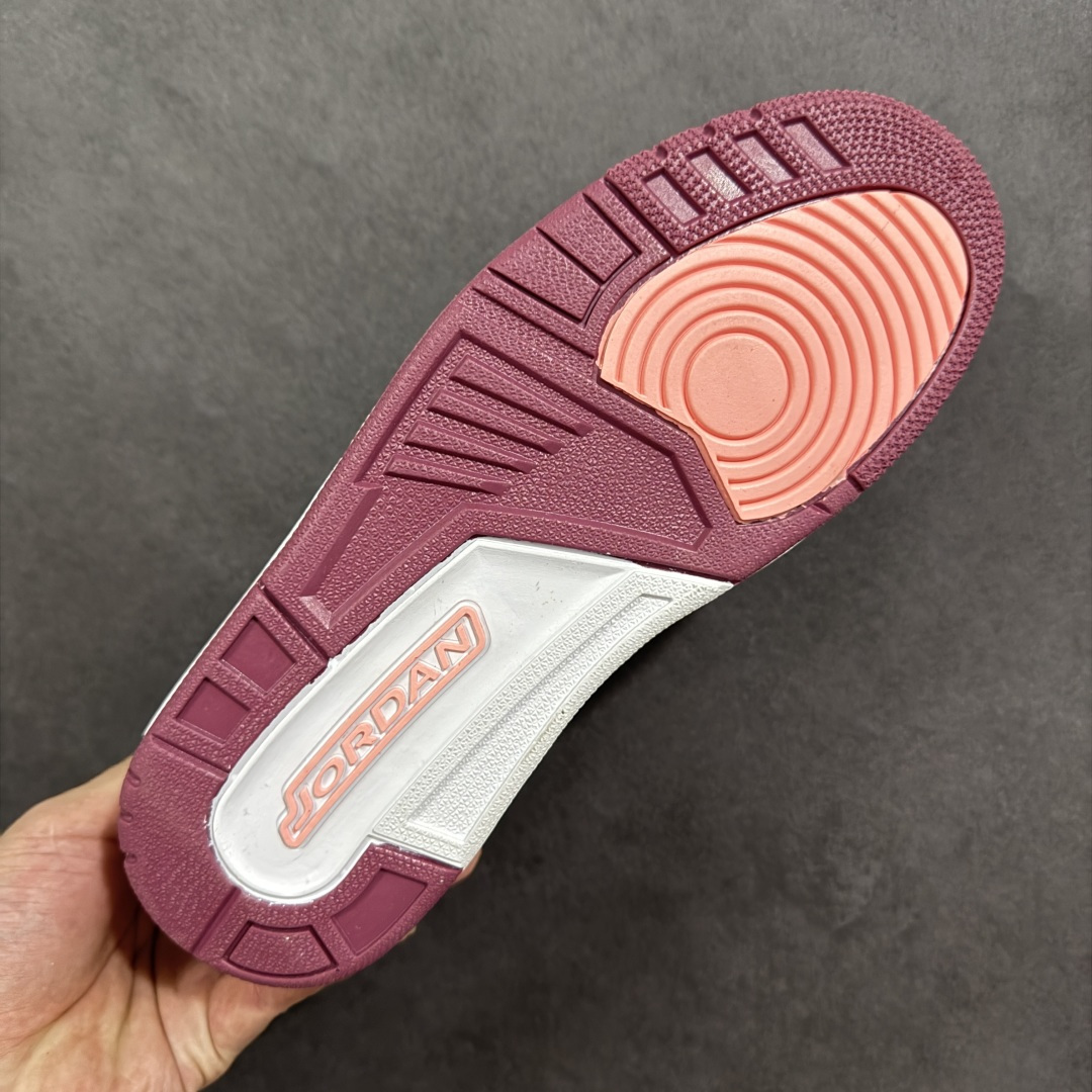 图片[9]-福利特价【GQ福利】Air Jordan Legacy AJ312 复古篮球鞋 市场最强独一档产物 全套原纸板楦头开发 原厂大底磨具加持立体防滑纹理 原档数据后跟TPU子母扣魔术贴 原装可视Air Sole气垫 原汁原味最完美的312代版型 唯一正确鞋头趴度弧度高度鞋身腰线 进口港宝加持 后跟自然饱满 全鞋荧光划线卡点 追求极致完美 每一双都是工艺品 多重QC质检 超越公司货的品控标准 实实在在的免检产品 鞋身采用了皮革材质打造 横跨鞋面的魔术贴十分吸睛 侧面的Swoosh Logo的一部分被鞋面遮挡了一部分 颇具玩味 魔术贴上标有NK标识 而鞋舌上是Jordan的经典红色飞翼Logo 后跟和鞋底均采用了AJ3的设计 后跟上同样也使用了经典的爆裂纹图案 货号：DV9127-101 尺码：36 36.5 37.5 38 38.5 39 40 40.5 41 42 42.5 43 44 44.5 45-选品中心