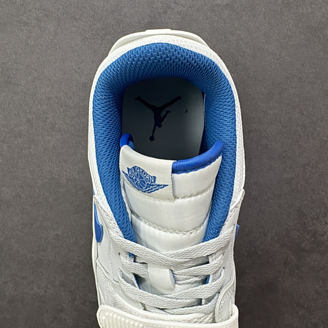 图片[7]-福利特价【GQ福利】Air Jordan Legacy AJ312 复古篮球鞋 市场最强独一档产物 全套原纸板楦头开发 原厂大底磨具加持立体防滑纹理 原档数据后跟TPU子母扣魔术贴 原装可视Air Sole气垫 原汁原味最完美的312代版型 唯一正确鞋头趴度弧度高度鞋身腰线 进口港宝加持 后跟自然饱满 全鞋荧光划线卡点 追求极致完美 每一双都是工艺品 多重QC质检 超越公司货的品控标准 实实在在的免检产品 鞋身采用了皮革材质打造 横跨鞋面的魔术贴十分吸睛 侧面的Swoosh Logo的一部分被鞋面遮挡了一部分 颇具玩味 魔术贴上标有NK标识 而鞋舌上是Jordan的经典红色飞翼Logo 后跟和鞋底均采用了AJ3的设计 后跟上同样也使用了经典的爆裂纹图案 货号：DV9127-101 尺码：36 36.5 37.5 38 38.5 39 40 40.5 41 42 42.5 43 44 44.5 45-选品中心
