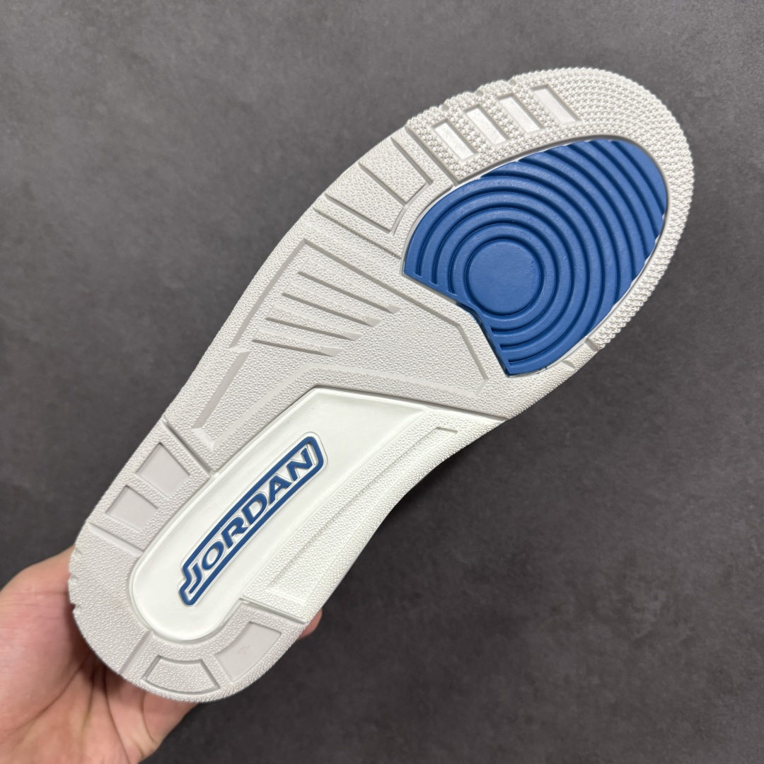 图片[9]-福利特价【GQ福利】Air Jordan Legacy AJ312 复古篮球鞋 市场最强独一档产物 全套原纸板楦头开发 原厂大底磨具加持立体防滑纹理 原档数据后跟TPU子母扣魔术贴 原装可视Air Sole气垫 原汁原味最完美的312代版型 唯一正确鞋头趴度弧度高度鞋身腰线 进口港宝加持 后跟自然饱满 全鞋荧光划线卡点 追求极致完美 每一双都是工艺品 多重QC质检 超越公司货的品控标准 实实在在的免检产品 鞋身采用了皮革材质打造 横跨鞋面的魔术贴十分吸睛 侧面的Swoosh Logo的一部分被鞋面遮挡了一部分 颇具玩味 魔术贴上标有NK标识 而鞋舌上是Jordan的经典红色飞翼Logo 后跟和鞋底均采用了AJ3的设计 后跟上同样也使用了经典的爆裂纹图案 货号：DV9127-101 尺码：36 36.5 37.5 38 38.5 39 40 40.5 41 42 42.5 43 44 44.5 45-选品中心