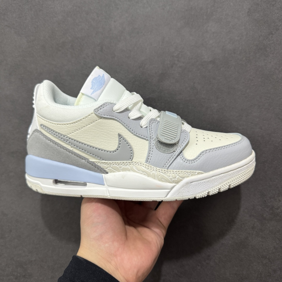 福利特价【GQ福利】Air Jordan Legacy AJ312 复古篮球鞋 市场最强独一档产物 全套原纸板楦头开发 原厂大底磨具加持立体防滑纹理 原档数据后跟TPU子母扣魔术贴 原装可视Air Sole气垫 原汁原味最完美的312代版型 唯一正确鞋头趴度弧度高度鞋身腰线 进口港宝加持 后跟自然饱满 全鞋荧光划线卡点 追求极致完美 每一双都是工艺品 多重QC质检 超越公司货的品控标准 实实在在的免检产品 鞋身采用了皮革材质打造 横跨鞋面的魔术贴十分吸睛 侧面的Swoosh Logo的一部分被鞋面遮挡了一部分 颇具玩味 魔术贴上标有NK标识 而鞋舌上是Jordan的经典红色飞翼Logo 后跟和鞋底均采用了AJ3的设计 后跟上同样也使用了经典的爆裂纹图案 货号：DV9127-101 尺码：36 36.5 37.5 38 38.5 39 40 40.5 41 42 42.5 43 44 44.5 45-选品中心