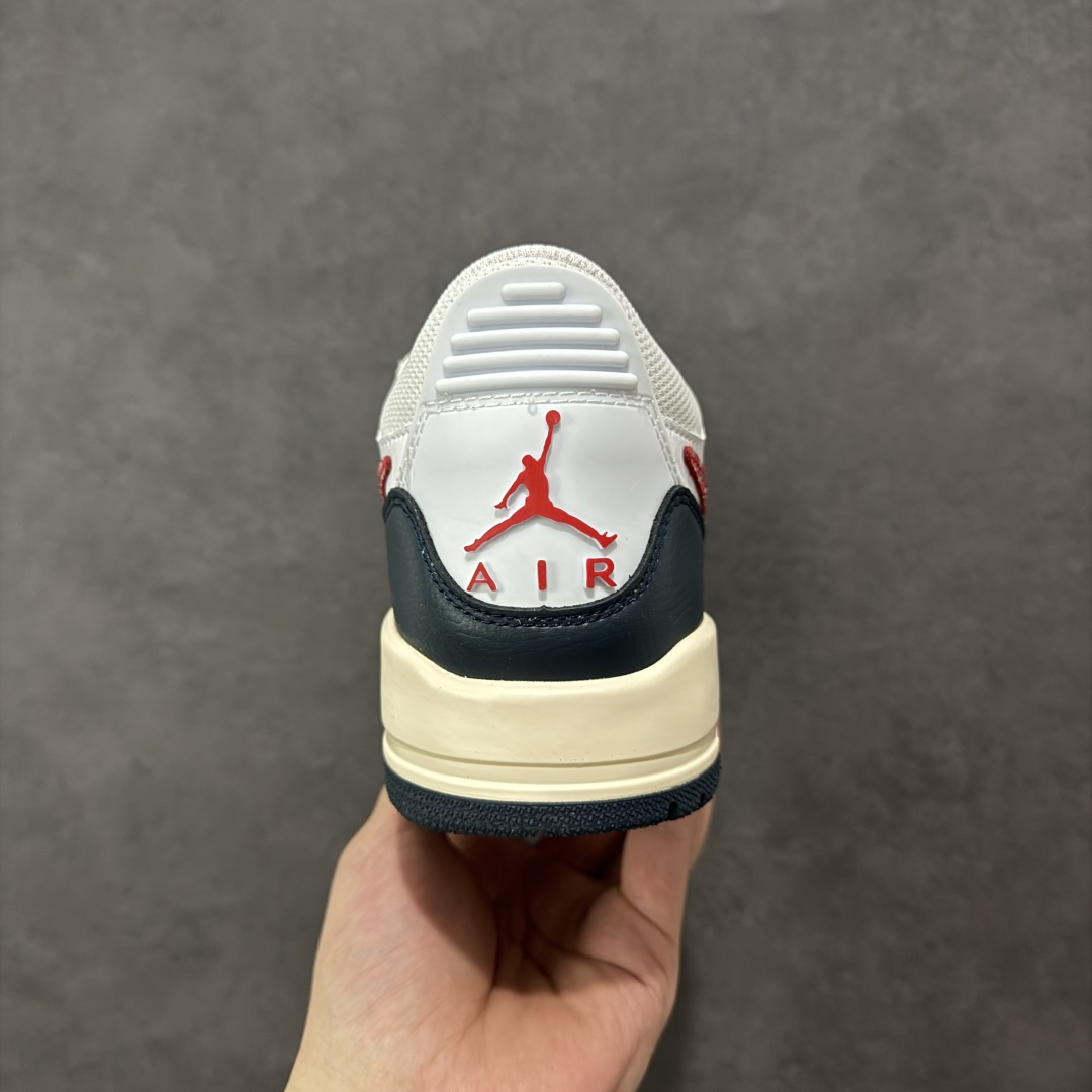 图片[4]-福利特价【GQ福利】Air Jordan Legacy AJ312 复古篮球鞋 市场最强独一档产物 全套原纸板楦头开发 原厂大底磨具加持立体防滑纹理 原档数据后跟TPU子母扣魔术贴 原装可视Air Sole气垫 原汁原味最完美的312代版型 唯一正确鞋头趴度弧度高度鞋身腰线 进口港宝加持 后跟自然饱满 全鞋荧光划线卡点 追求极致完美 每一双都是工艺品 多重QC质检 超越公司货的品控标准 实实在在的免检产品 鞋身采用了皮革材质打造 横跨鞋面的魔术贴十分吸睛 侧面的Swoosh Logo的一部分被鞋面遮挡了一部分 颇具玩味 魔术贴上标有NK标识 而鞋舌上是Jordan的经典红色飞翼Logo 后跟和鞋底均采用了AJ3的设计 后跟上同样也使用了经典的爆裂纹图案 货号：DV9127-101 尺码：36 36.5 37.5 38 38.5 39 40 40.5 41 42 42.5 43 44 44.5 45-选品中心