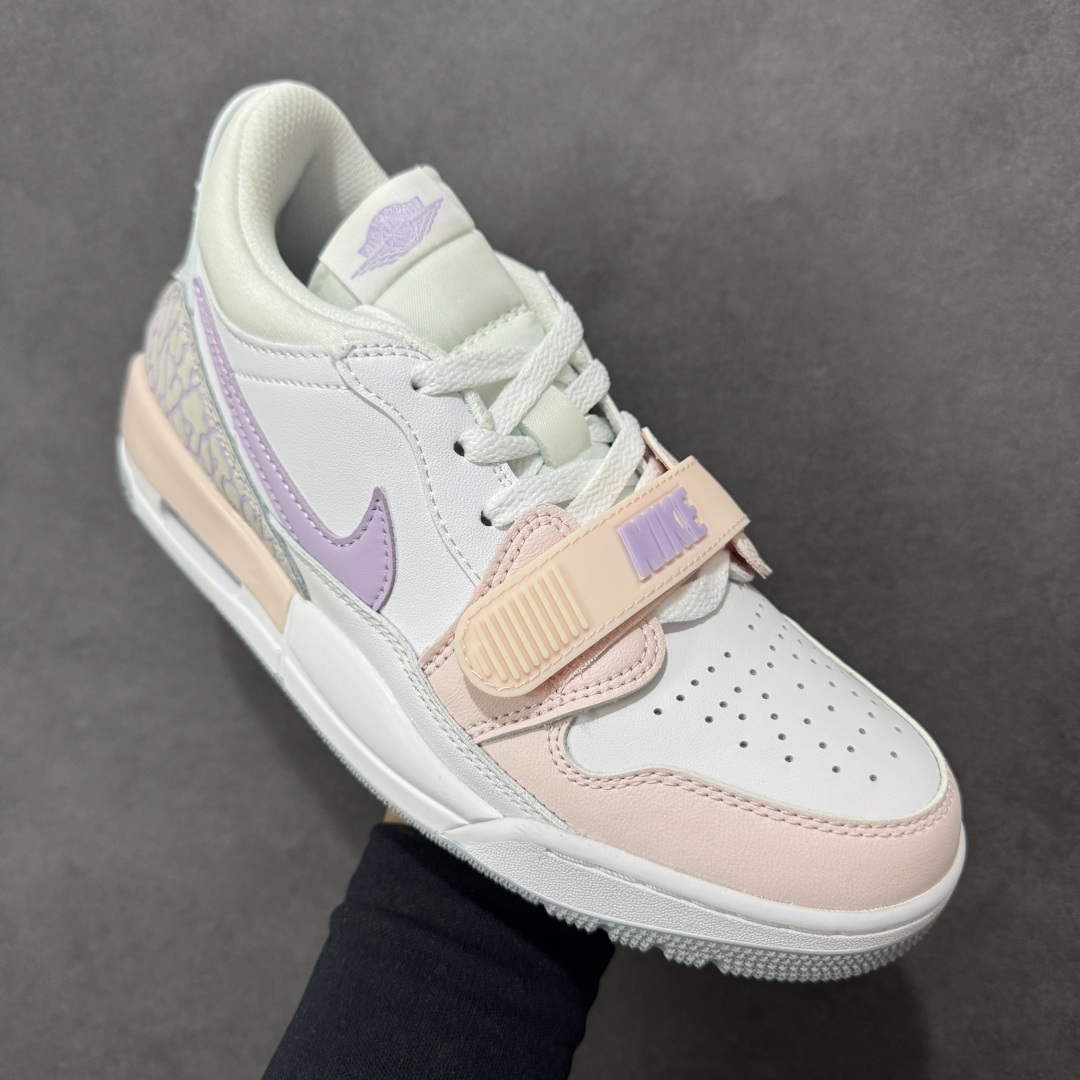 图片[3]-福利特价【GQ福利】Air Jordan Legacy AJ312 复古篮球鞋 市场最强独一档产物 全套原纸板楦头开发 原厂大底磨具加持立体防滑纹理 原档数据后跟TPU子母扣魔术贴 原装可视Air Sole气垫 原汁原味最完美的312代版型 唯一正确鞋头趴度弧度高度鞋身腰线 进口港宝加持 后跟自然饱满 全鞋荧光划线卡点 追求极致完美 每一双都是工艺品 多重QC质检 超越公司货的品控标准 实实在在的免检产品 鞋身采用了皮革材质打造 横跨鞋面的魔术贴十分吸睛 侧面的Swoosh Logo的一部分被鞋面遮挡了一部分 颇具玩味 魔术贴上标有NK标识 而鞋舌上是Jordan的经典红色飞翼Logo 后跟和鞋底均采用了AJ3的设计 后跟上同样也使用了经典的爆裂纹图案 货号：DV9127-101 尺码：36 36.5 37.5 38 38.5 39 40 40.5 41 42 42.5 43 44 44.5 45-选品中心