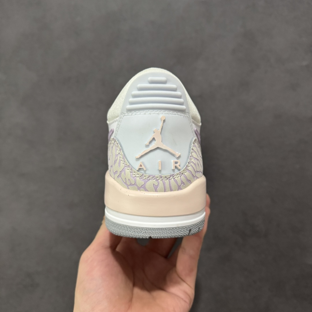 图片[4]-福利特价【GQ福利】Air Jordan Legacy AJ312 复古篮球鞋 市场最强独一档产物 全套原纸板楦头开发 原厂大底磨具加持立体防滑纹理 原档数据后跟TPU子母扣魔术贴 原装可视Air Sole气垫 原汁原味最完美的312代版型 唯一正确鞋头趴度弧度高度鞋身腰线 进口港宝加持 后跟自然饱满 全鞋荧光划线卡点 追求极致完美 每一双都是工艺品 多重QC质检 超越公司货的品控标准 实实在在的免检产品 鞋身采用了皮革材质打造 横跨鞋面的魔术贴十分吸睛 侧面的Swoosh Logo的一部分被鞋面遮挡了一部分 颇具玩味 魔术贴上标有NK标识 而鞋舌上是Jordan的经典红色飞翼Logo 后跟和鞋底均采用了AJ3的设计 后跟上同样也使用了经典的爆裂纹图案 货号：DV9127-101 尺码：36 36.5 37.5 38 38.5 39 40 40.5 41 42 42.5 43 44 44.5 45-选品中心