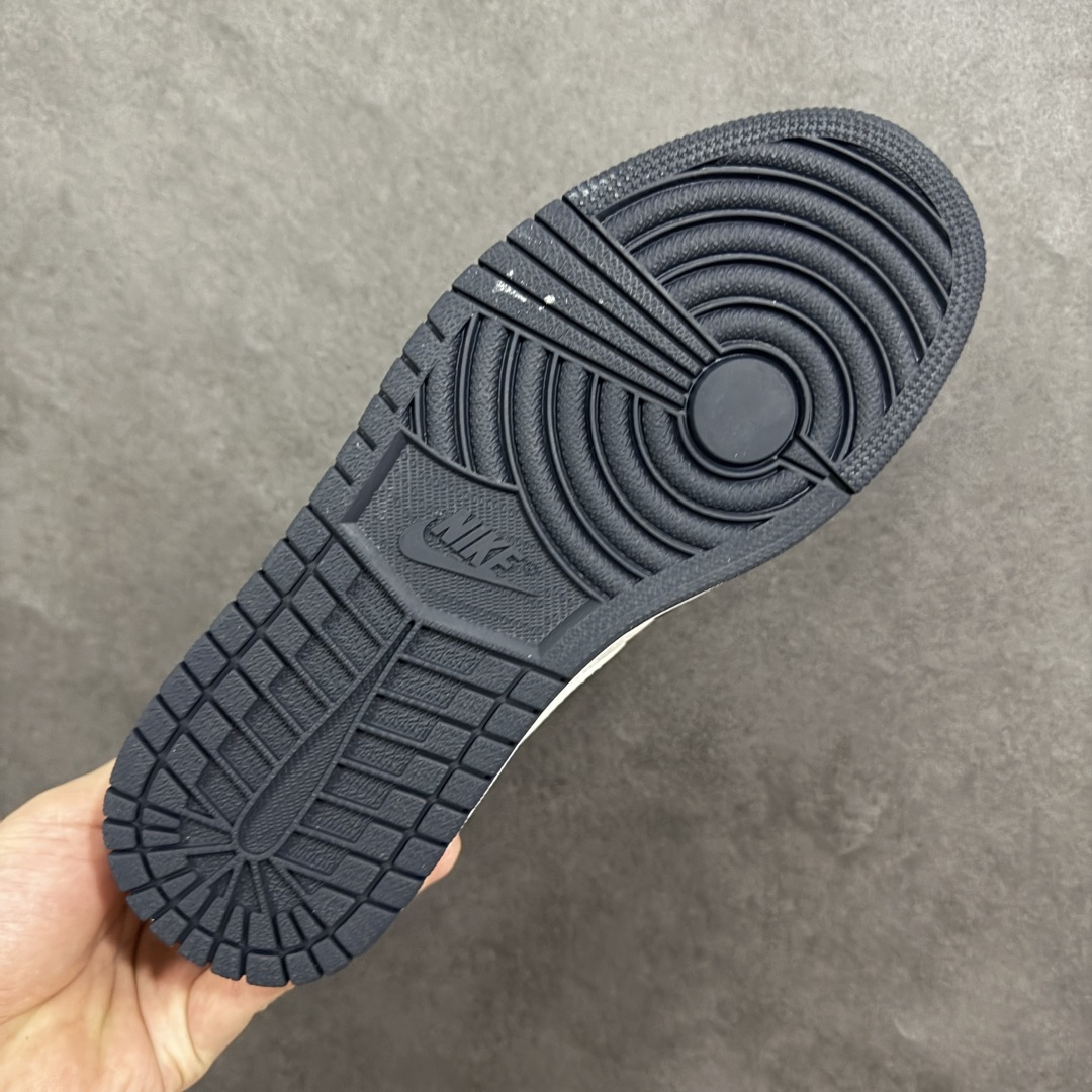 图片[9]-【公司级头层版】Air Jordan 1 High OG 高帮 AJ1 乔丹1代 aj1 乔1 高邦 金人吊牌 乔丹篮球鞋系列DC1788-100 采用正确头层皮组合荔枝纹头层皮革鞋面材质 中底注胶孔及缜密中底拉帮工艺 内置气垫及耐磨橡胶大底 尺码：36-47带半码-选品中心