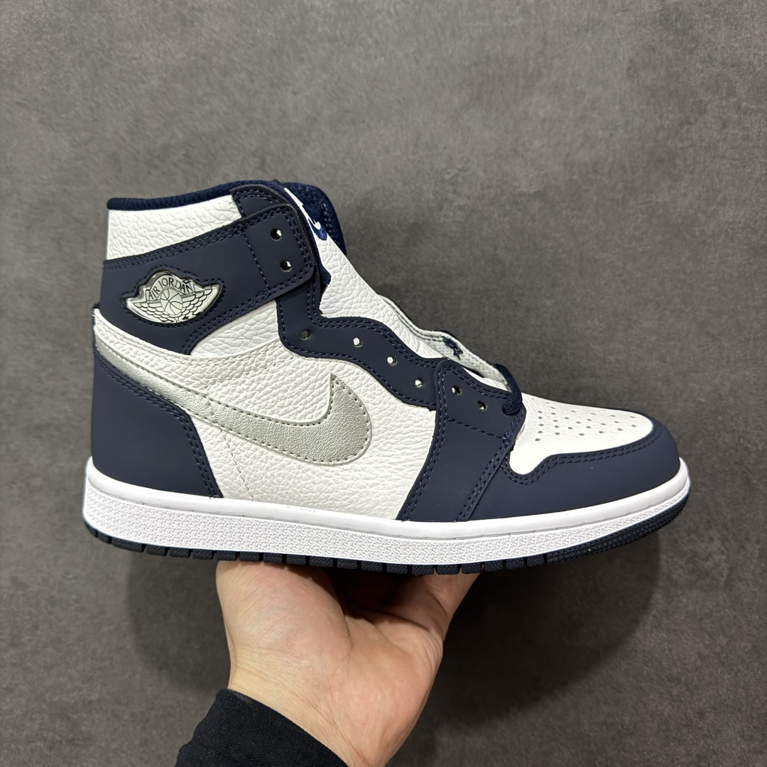 【公司级头层版】Air Jordan 1 High OG 高帮 AJ1 乔丹1代 aj1 乔1 高邦 金人吊牌 乔丹篮球鞋系列DC1788-100 采用正确头层皮组合荔枝纹头层皮革鞋面材质 中底注胶孔及缜密中底拉帮工艺 内置气垫及耐磨橡胶大底 尺码：36-47带半码-选品中心
