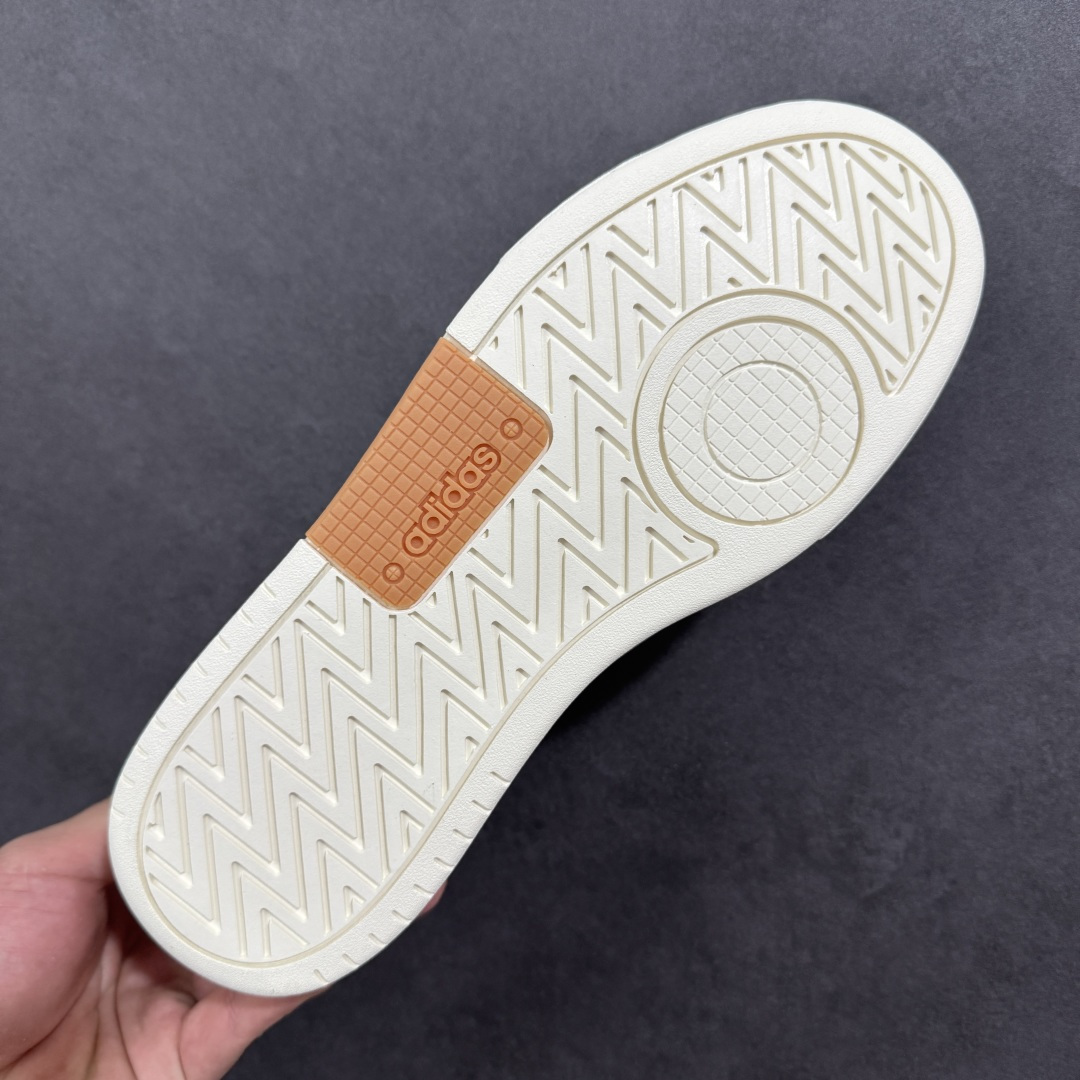 图片[9]-【公司级】Ad D-Pad Classic 复古低帮百搭休闲板鞋 复古风刮了这么久，花里胡哨的设计是真不少，时不时总得来点简约平衡一下。鞋型这边没啥特别，总之就复古。配色情况也差不多，不过关键位置上的几抹亮色点缀，倒是大幅提高了颜值和辨识度！材质方面突出一个稳，整个质感基本挑不出什么毛病。这样组合出来的鞋子，要说有多出彩那是没有，但日常通勤想必会很好用。 货号：JH8812 尺码：36 36.5 37 38 38.5 39 40 40.5 41 42 42.5 43 44 44.5 45 编码：YBB210220-选品中心