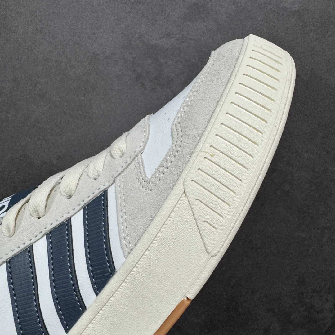 图片[5]-【公司级】Ad D-Pad Classic 复古低帮百搭休闲板鞋 复古风刮了这么久，花里胡哨的设计是真不少，时不时总得来点简约平衡一下。鞋型这边没啥特别，总之就复古。配色情况也差不多，不过关键位置上的几抹亮色点缀，倒是大幅提高了颜值和辨识度！材质方面突出一个稳，整个质感基本挑不出什么毛病。这样组合出来的鞋子，要说有多出彩那是没有，但日常通勤想必会很好用。 货号：JH8812 尺码：36 36.5 37 38 38.5 39 40 40.5 41 42 42.5 43 44 44.5 45 编码：YBB210220-选品中心