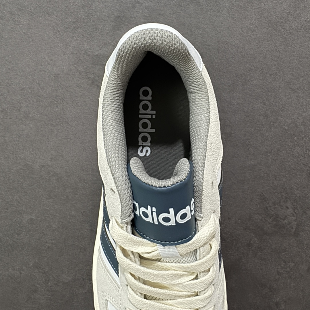 图片[7]-【公司级】Ad D-Pad Classic 复古低帮百搭休闲板鞋 复古风刮了这么久，花里胡哨的设计是真不少，时不时总得来点简约平衡一下。鞋型这边没啥特别，总之就复古。配色情况也差不多，不过关键位置上的几抹亮色点缀，倒是大幅提高了颜值和辨识度！材质方面突出一个稳，整个质感基本挑不出什么毛病。这样组合出来的鞋子，要说有多出彩那是没有，但日常通勤想必会很好用。 货号：JH8812 尺码：36 36.5 37 38 38.5 39 40 40.5 41 42 42.5 43 44 44.5 45 编码：YBB210220-选品中心