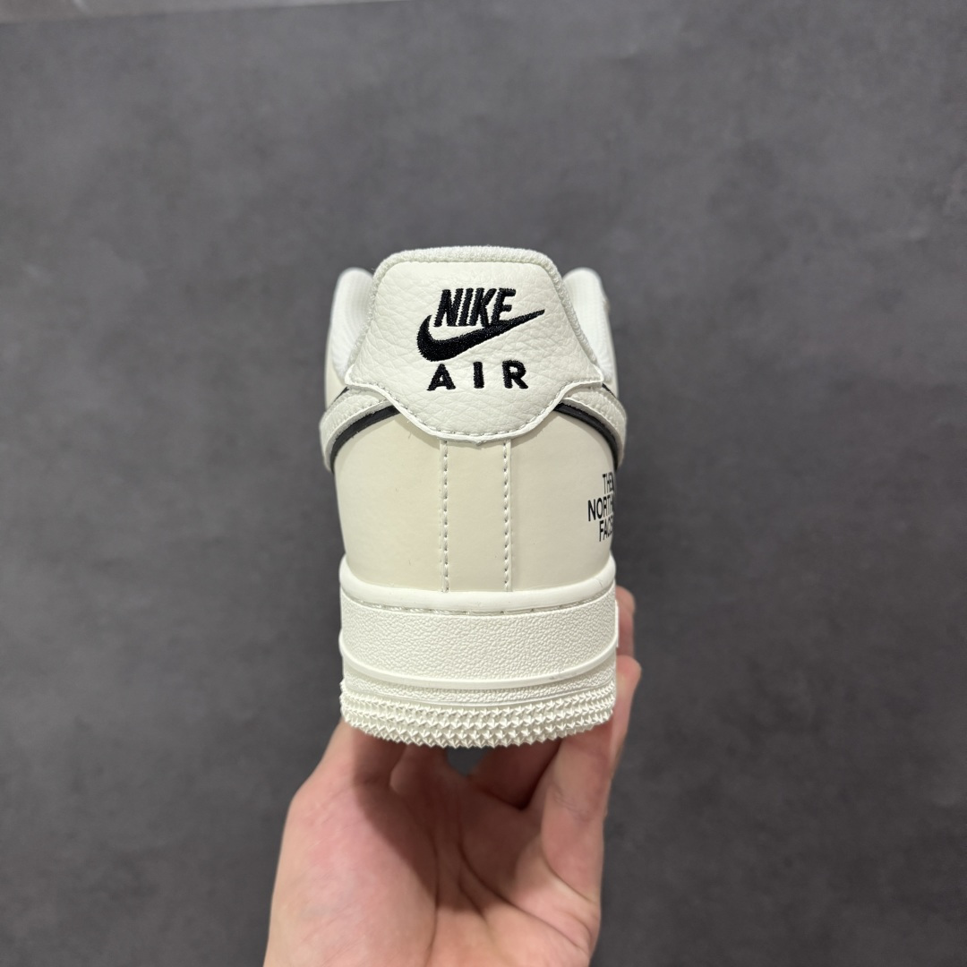 图片[4]-【定制版】NIke Air Force 1 \’07 Low 北面联名——白勾黑边”空军一号 低帮 运动鞋 休闲鞋 折边针车 工艺难度大 原楦头原纸板 原装鞋盒 定制五金配件 内置全掌气垫 原厂鞋底 货号：CS5288-062 尺码：36 36.5 37.5 38 38.5 39 40 40.5 41 42 42.5 43 44 44.5 45 编码：CCB310320-选品中心