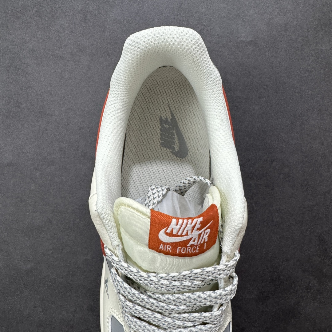图片[7]-【定制版】NIke Air Force 1 \’07 Low “LV联名-米灰红拼接”空军一号 低帮 运动鞋 休闲鞋 折边针车 工艺难度大 原楦头原纸板 原装鞋盒 定制五金配件 内置全掌气垫 原厂鞋底 货号：JP8028-070 尺码：36 36.5 37.5 38 38.5 39 40 40.5 41 42 42.5 43 44 44.5 45 编码：HXSA310320-选品中心