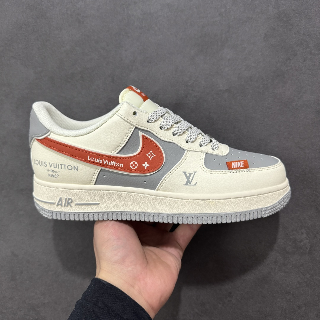 【定制版】NIke Air Force 1 \'07 Low “LV联名-米灰红拼接”空军一号 低帮 运动鞋 休闲鞋 折边针车 工艺难度大 原楦头原纸板 原装鞋盒 定制五金配件 内置全掌气垫 原厂鞋底 货号：JP8028-070 尺码：36 36.5 37.5 38 38.5 39 40 40.5 41 42 42.5 43 44 44.5 45 编码：HXSA310320-选品中心