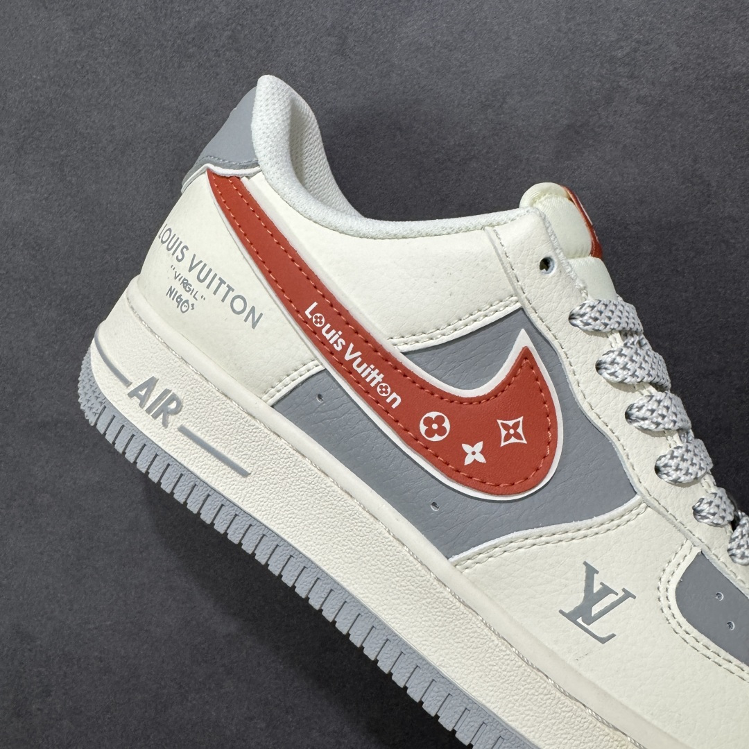 图片[6]-【定制版】NIke Air Force 1 \’07 Low “LV联名-米灰红拼接”空军一号 低帮 运动鞋 休闲鞋 折边针车 工艺难度大 原楦头原纸板 原装鞋盒 定制五金配件 内置全掌气垫 原厂鞋底 货号：JP8028-070 尺码：36 36.5 37.5 38 38.5 39 40 40.5 41 42 42.5 43 44 44.5 45 编码：HXSA310320-选品中心