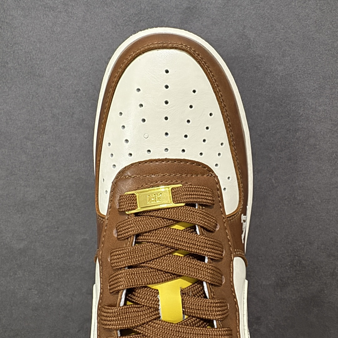 图片[8]-【定制版】NIke Air Force 1 \’07 Low “LV联名–奶白咖棕” 空军一号低帮 运动鞋 休闲鞋 折边针车 工艺难度大 原楦头原纸板 高端定制鞋盒 原厂鞋底 超高清洁度 细节完美 货号：IH1817-800 尺码：36 36.5 37.5 38 38.5 39 40 40.5 41 42 42.5 43 44 44.5 45 编码：HXSB310320-选品中心