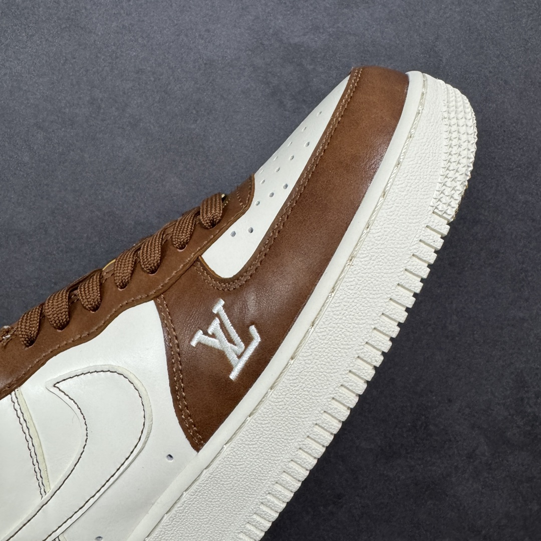 图片[5]-【定制版】NIke Air Force 1 \’07 Low “LV联名–奶白咖棕” 空军一号低帮 运动鞋 休闲鞋 折边针车 工艺难度大 原楦头原纸板 高端定制鞋盒 原厂鞋底 超高清洁度 细节完美 货号：IH1817-800 尺码：36 36.5 37.5 38 38.5 39 40 40.5 41 42 42.5 43 44 44.5 45 编码：HXSB310320-选品中心
