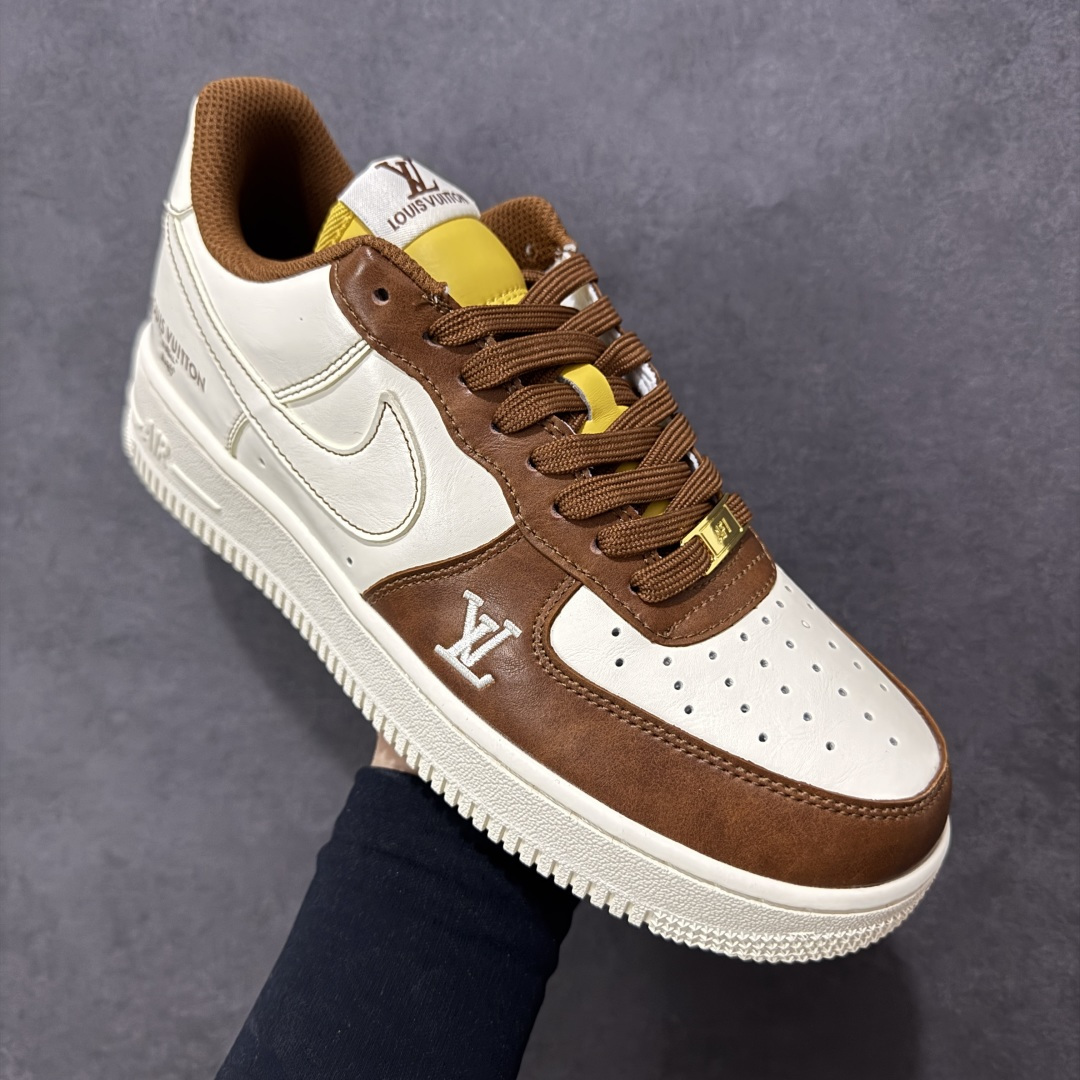 图片[3]-【定制版】NIke Air Force 1 \’07 Low “LV联名–奶白咖棕” 空军一号低帮 运动鞋 休闲鞋 折边针车 工艺难度大 原楦头原纸板 高端定制鞋盒 原厂鞋底 超高清洁度 细节完美 货号：IH1817-800 尺码：36 36.5 37.5 38 38.5 39 40 40.5 41 42 42.5 43 44 44.5 45 编码：HXSB310320-选品中心