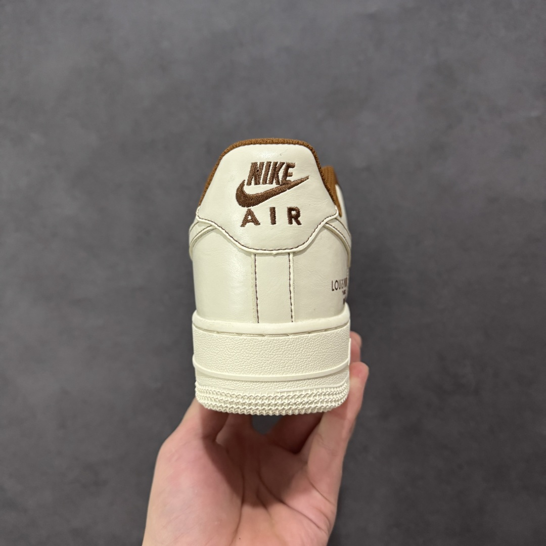 图片[4]-【定制版】NIke Air Force 1 \’07 Low “LV联名–奶白咖棕” 空军一号低帮 运动鞋 休闲鞋 折边针车 工艺难度大 原楦头原纸板 高端定制鞋盒 原厂鞋底 超高清洁度 细节完美 货号：IH1817-800 尺码：36 36.5 37.5 38 38.5 39 40 40.5 41 42 42.5 43 44 44.5 45 编码：HXSB310320-选品中心