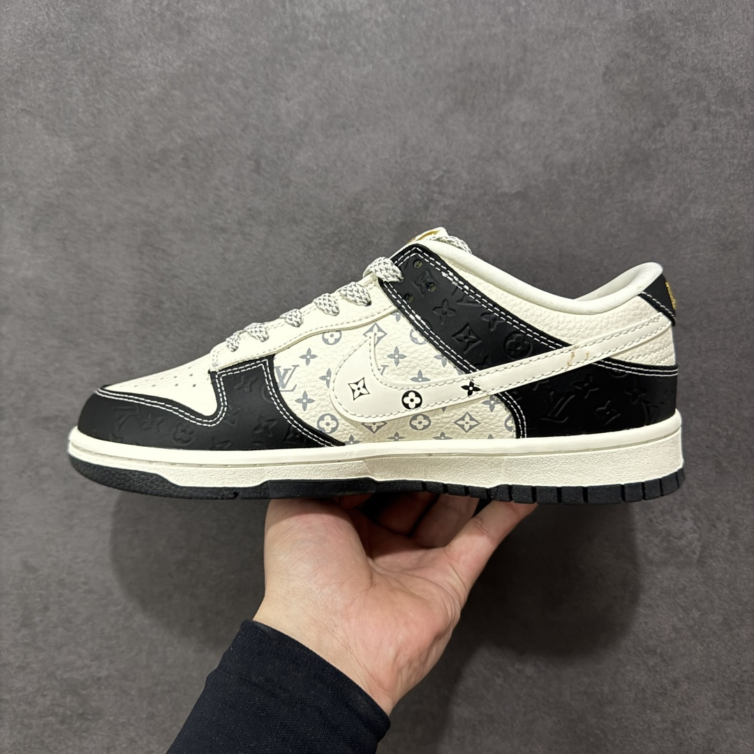 图片[2]-【定制版】Nike SB Dunk Low“ LV联名—米黑金标” 周年高端定制 低帮休闲板鞋 定制鞋盒 大厂纯原品质出货 超高清洁度 皮料切割干净无任何毛边 细节完美 货号：MN1688-106 尺码： 36 36.5 37.5 38 38.5 39 40 40.5 41 42 42.5 43 44 44.5 45-选品中心