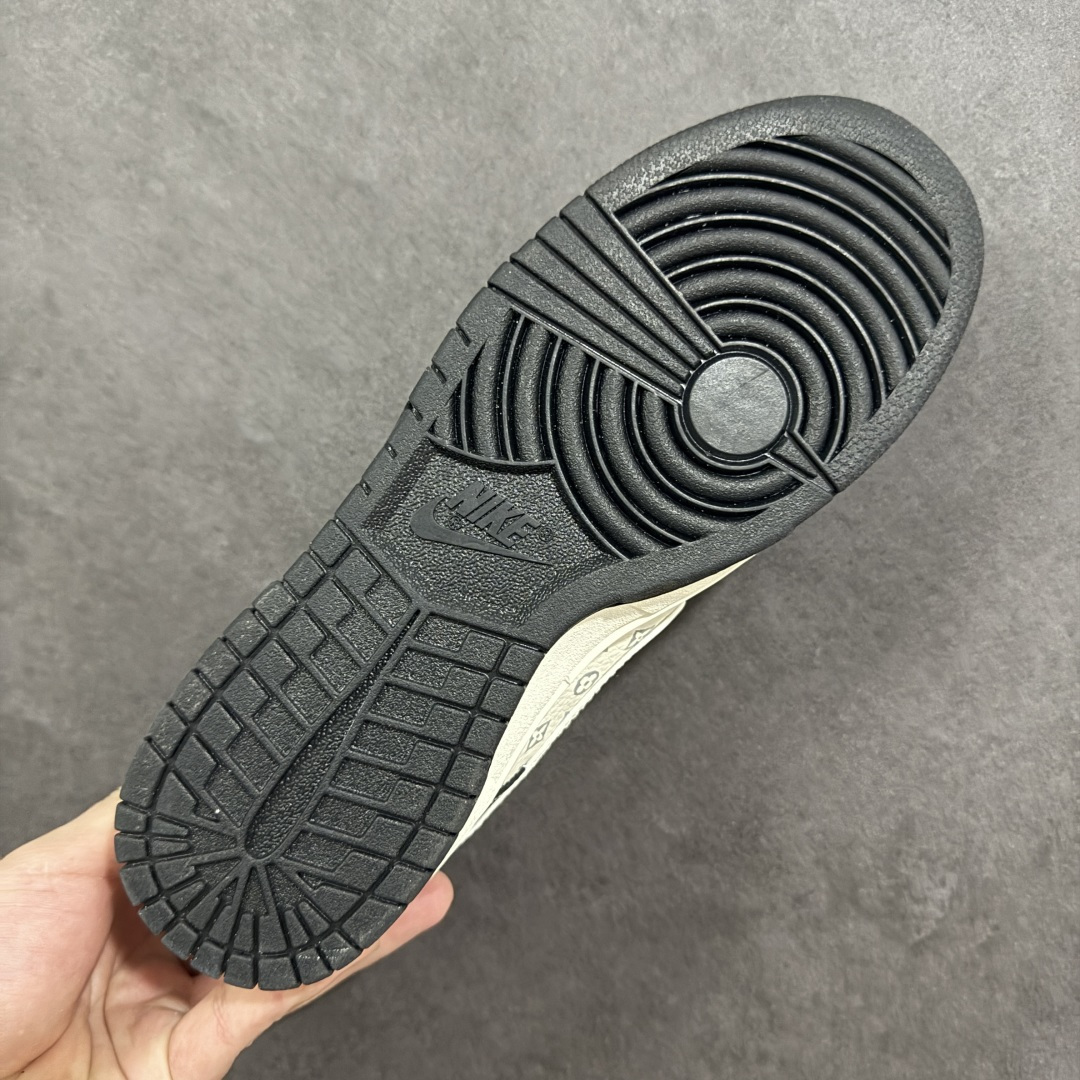 图片[9]-【定制版】Nike SB Dunk Low“ LV联名—米黑金标” 周年高端定制 低帮休闲板鞋 定制鞋盒 大厂纯原品质出货 超高清洁度 皮料切割干净无任何毛边 细节完美 货号：MN1688-106 尺码： 36 36.5 37.5 38 38.5 39 40 40.5 41 42 42.5 43 44 44.5 45-选品中心