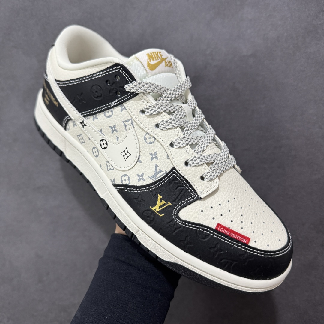 图片[3]-【定制版】Nike SB Dunk Low“ LV联名—米黑金标” 周年高端定制 低帮休闲板鞋 定制鞋盒 大厂纯原品质出货 超高清洁度 皮料切割干净无任何毛边 细节完美 货号：MN1688-106 尺码： 36 36.5 37.5 38 38.5 39 40 40.5 41 42 42.5 43 44 44.5 45-选品中心