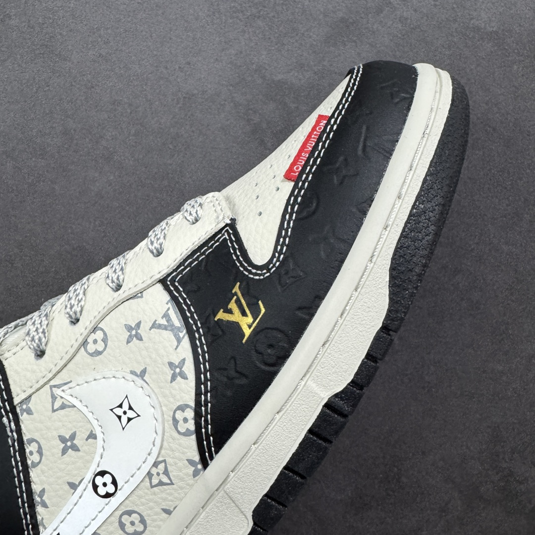 图片[5]-【定制版】Nike SB Dunk Low“ LV联名—米黑金标” 周年高端定制 低帮休闲板鞋 定制鞋盒 大厂纯原品质出货 超高清洁度 皮料切割干净无任何毛边 细节完美 货号：MN1688-106 尺码： 36 36.5 37.5 38 38.5 39 40 40.5 41 42 42.5 43 44 44.5 45-选品中心