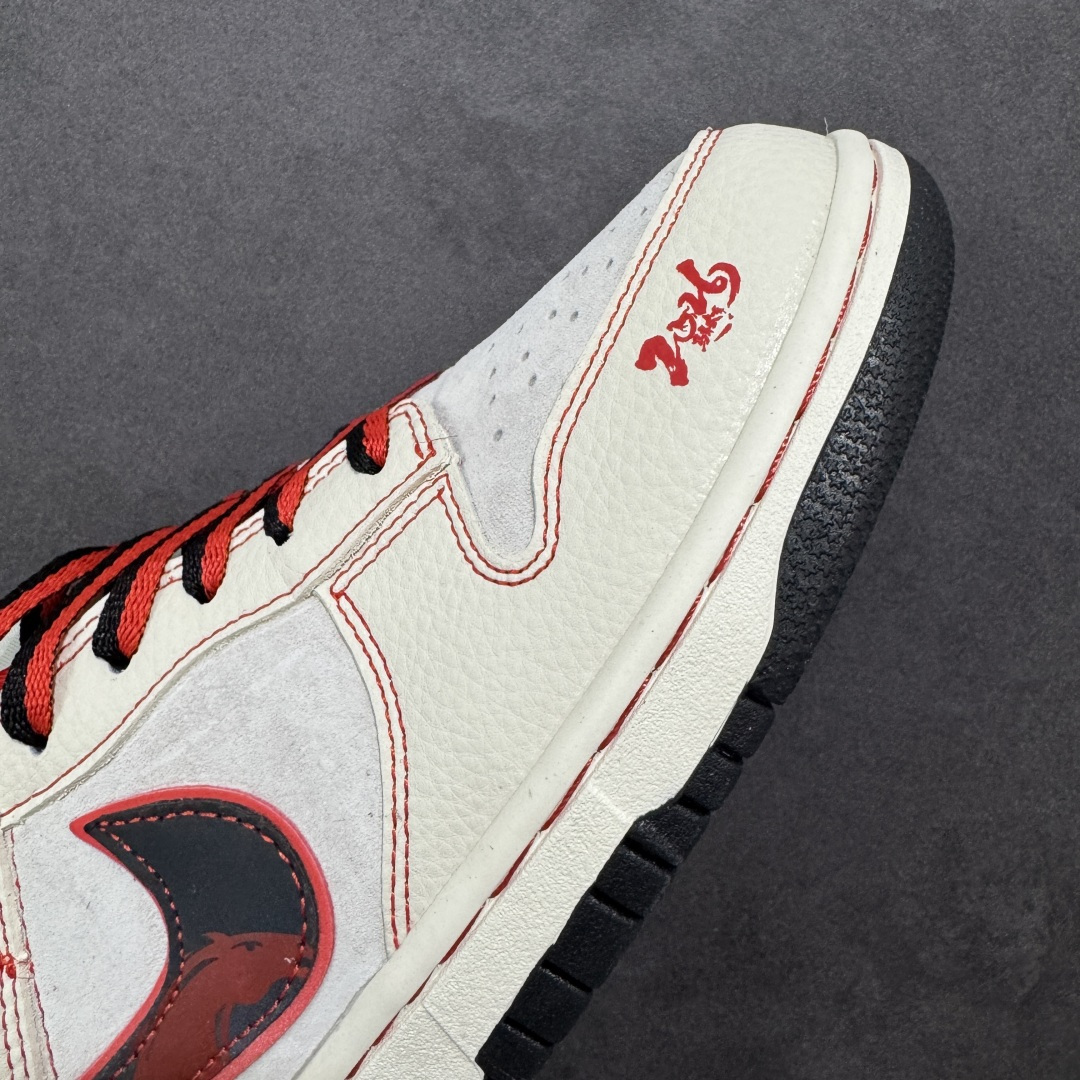 图片[5]-【定制版】Nike SB Dunk Low 马年限定 高端定制 低帮休闲板鞋 DG1988-013  #定制鞋盒 大厂纯原品质出货 超高清洁度 皮料切割干净无任何毛边 细节完美  尺码：36 36.5 37.5 38 38.5 39 40 40.5 41 42 42.5 43 44 44.5 45 编码：HXSB330340-选品中心