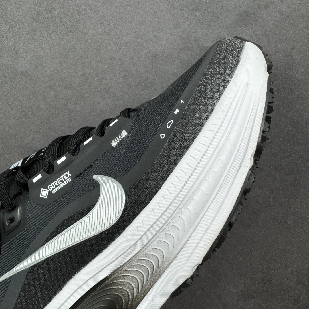 图片[5]-【公司级】Nike Vomero 18 Gore-Tex 耐克 迈柔18代 低帮 黑银色 经典舒适防滑耐磨低邦休闲跑步鞋 鞋身采用防水Gore-Tex网眼布和反光细节，双密度中底搭载出众回弹的ReactX泡绵，其上叠加轻盈ZoomXj泡绵，缔造非凡舒适感受。Storm-Treads外底提供可驾驭潮湿天气的强劲抓地力。 货号：HQ7001-002 尺码：36 36.5 37.5 38 38.5 39 40 40.5 41 42 42.5 43 44 44.5 45 46 编码：XSB230240-选品中心