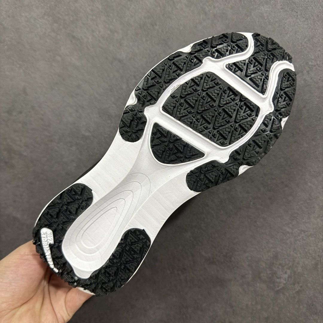 图片[9]-【公司级】Nike Vomero 18 Gore-Tex 耐克 迈柔18代 低帮 黑银色 经典舒适防滑耐磨低邦休闲跑步鞋 鞋身采用防水Gore-Tex网眼布和反光细节，双密度中底搭载出众回弹的ReactX泡绵，其上叠加轻盈ZoomXj泡绵，缔造非凡舒适感受。Storm-Treads外底提供可驾驭潮湿天气的强劲抓地力。 货号：HQ7001-002 尺码：36 36.5 37.5 38 38.5 39 40 40.5 41 42 42.5 43 44 44.5 45 46 编码：XSB230240-选品中心