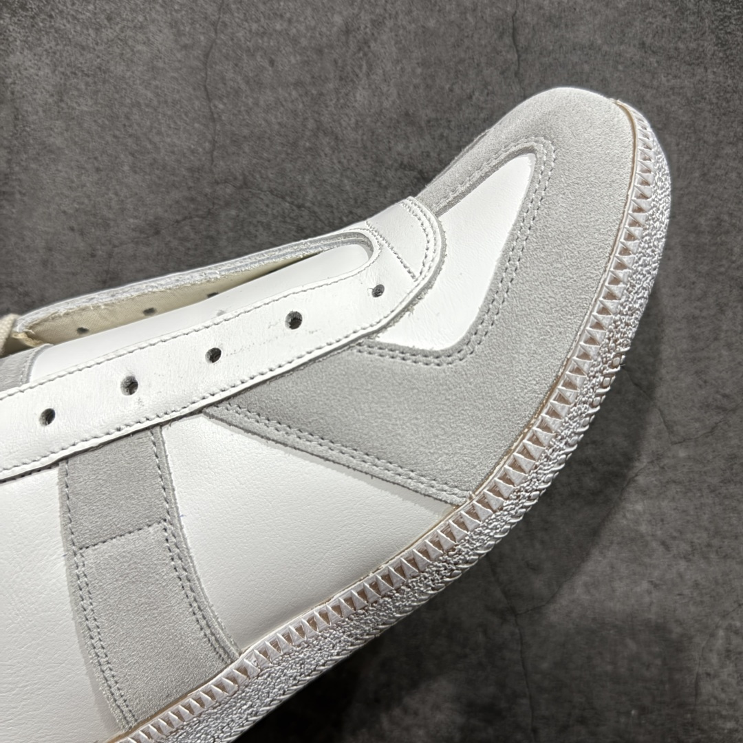图片[6]-【ZOK纯原】Maison Margiela Calfskin Replica MM6 马吉拉复古低帮时尚德训鞋 私人订单打造 高端零售专供批次 全套原楦原纸板原厂数据开发 全鞋荧光划线卡点 胶水把控整洁度追求极致完美 多重QC质检 超越公司货的品控标准 实实在在的免检产品 原盒原配防尘袋购物卡 全网唯一正确0-23数字排版 一比一间距字体 内里全头层小羊皮 原版防滑鞋底设计 灰色翻毛牛皮 白色细纹贝利头层皮 依照原版逐帧开发 原装淡粉纸板中底带编号钢印 尺码：35 36 36.5 37 38 39 40 41 42 42.5 43 44 44.5 45-选品中心
