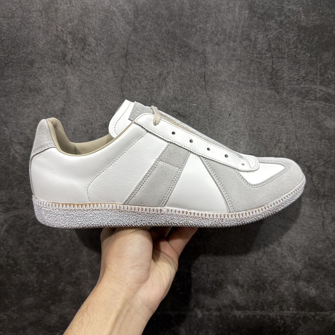 【ZOK纯原】Maison Margiela Calfskin Replica MM6 马吉拉复古低帮时尚德训鞋 私人订单打造 高端零售专供批次 全套原楦原纸板原厂数据开发 全鞋荧光划线卡点 胶水把控整洁度追求极致完美 多重QC质检 超越公司货的品控标准 实实在在的免检产品 原盒原配防尘袋购物卡 全网唯一正确0-23数字排版 一比一间距字体 内里全头层小羊皮 原版防滑鞋底设计 灰色翻毛牛皮 白色细纹贝利头层皮 依照原版逐帧开发 原装淡粉纸板中底带编号钢印 尺码：35 36 36.5 37 38 39 40 41 42 42.5 43 44 44.5 45-选品中心
