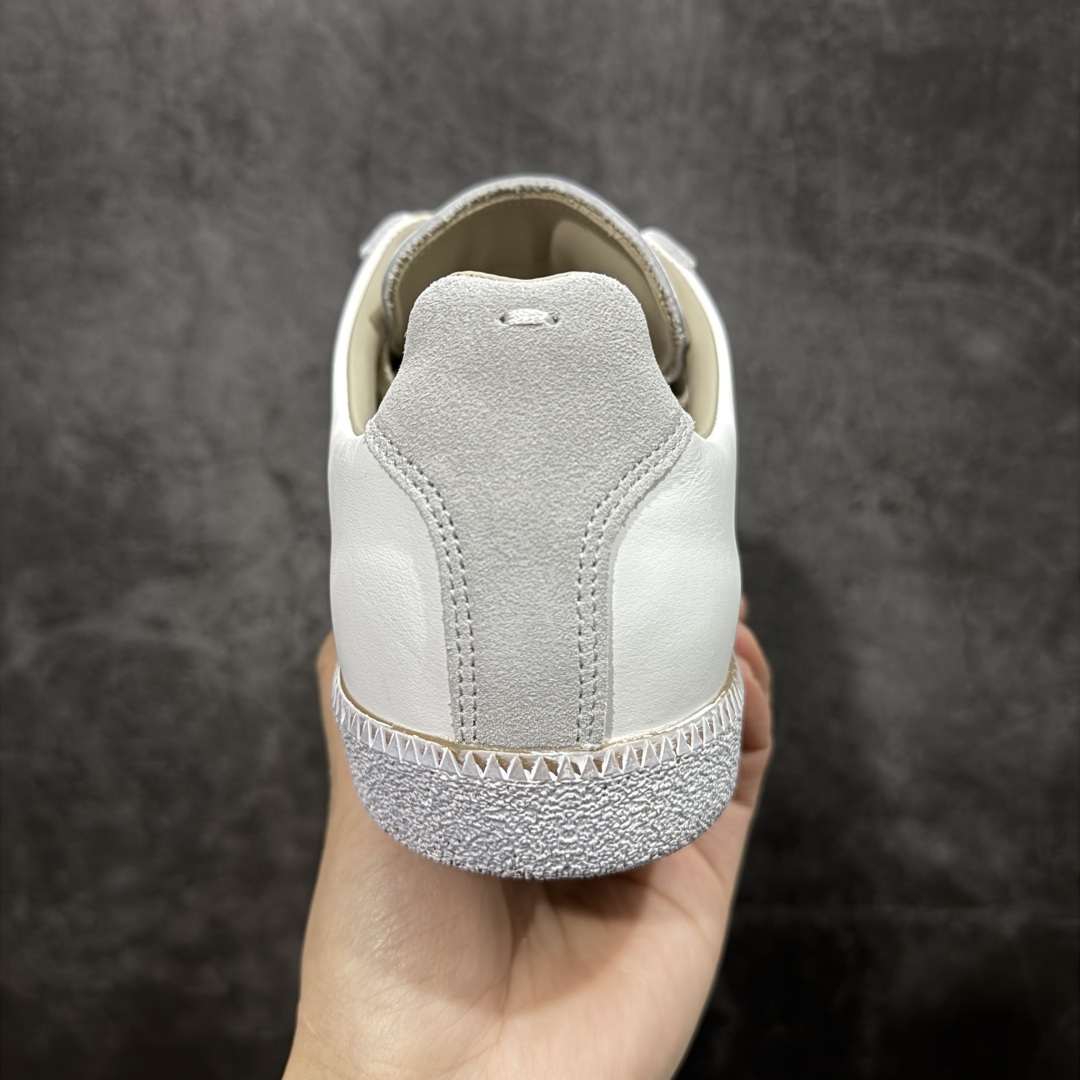 图片[4]-【ZOK纯原】Maison Margiela Calfskin Replica MM6 马吉拉复古低帮时尚德训鞋 私人订单打造 高端零售专供批次 全套原楦原纸板原厂数据开发 全鞋荧光划线卡点 胶水把控整洁度追求极致完美 多重QC质检 超越公司货的品控标准 实实在在的免检产品 原盒原配防尘袋购物卡 全网唯一正确0-23数字排版 一比一间距字体 内里全头层小羊皮 原版防滑鞋底设计 灰色翻毛牛皮 白色细纹贝利头层皮 依照原版逐帧开发 原装淡粉纸板中底带编号钢印 尺码：35 36 36.5 37 38 39 40 41 42 42.5 43 44 44.5 45-选品中心