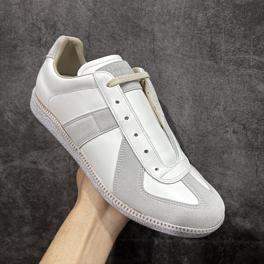 图片[3]-【ZOK纯原】Maison Margiela Calfskin Replica MM6 马吉拉复古低帮时尚德训鞋 私人订单打造 高端零售专供批次 全套原楦原纸板原厂数据开发 全鞋荧光划线卡点 胶水把控整洁度追求极致完美 多重QC质检 超越公司货的品控标准 实实在在的免检产品 原盒原配防尘袋购物卡 全网唯一正确0-23数字排版 一比一间距字体 内里全头层小羊皮 原版防滑鞋底设计 灰色翻毛牛皮 白色细纹贝利头层皮 依照原版逐帧开发 原装淡粉纸板中底带编号钢印 尺码：35 36 36.5 37 38 39 40 41 42 42.5 43 44 44.5 45-选品中心