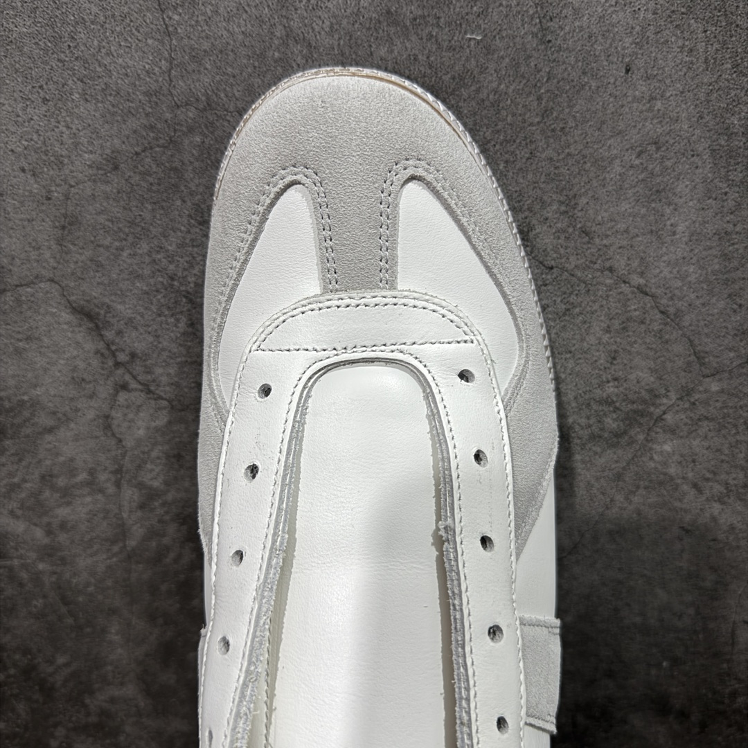 图片[5]-【ZOK纯原】Maison Margiela Calfskin Replica MM6 马吉拉复古低帮时尚德训鞋 私人订单打造 高端零售专供批次 全套原楦原纸板原厂数据开发 全鞋荧光划线卡点 胶水把控整洁度追求极致完美 多重QC质检 超越公司货的品控标准 实实在在的免检产品 原盒原配防尘袋购物卡 全网唯一正确0-23数字排版 一比一间距字体 内里全头层小羊皮 原版防滑鞋底设计 灰色翻毛牛皮 白色细纹贝利头层皮 依照原版逐帧开发 原装淡粉纸板中底带编号钢印 尺码：35 36 36.5 37 38 39 40 41 42 42.5 43 44 44.5 45-选品中心