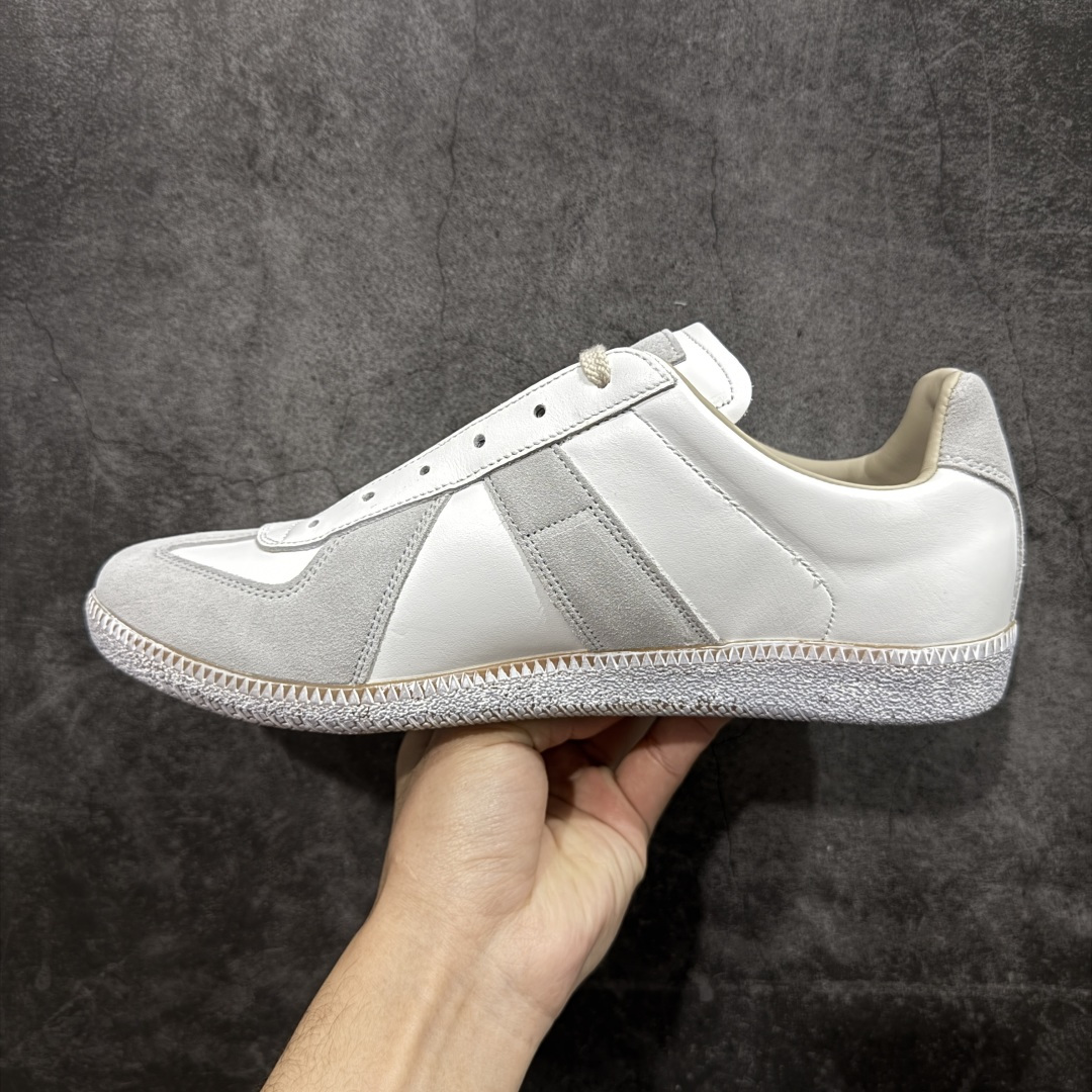 图片[2]-【ZOK纯原】Maison Margiela Calfskin Replica MM6 马吉拉复古低帮时尚德训鞋 私人订单打造 高端零售专供批次 全套原楦原纸板原厂数据开发 全鞋荧光划线卡点 胶水把控整洁度追求极致完美 多重QC质检 超越公司货的品控标准 实实在在的免检产品 原盒原配防尘袋购物卡 全网唯一正确0-23数字排版 一比一间距字体 内里全头层小羊皮 原版防滑鞋底设计 灰色翻毛牛皮 白色细纹贝利头层皮 依照原版逐帧开发 原装淡粉纸板中底带编号钢印 尺码：35 36 36.5 37 38 39 40 41 42 42.5 43 44 44.5 45-选品中心