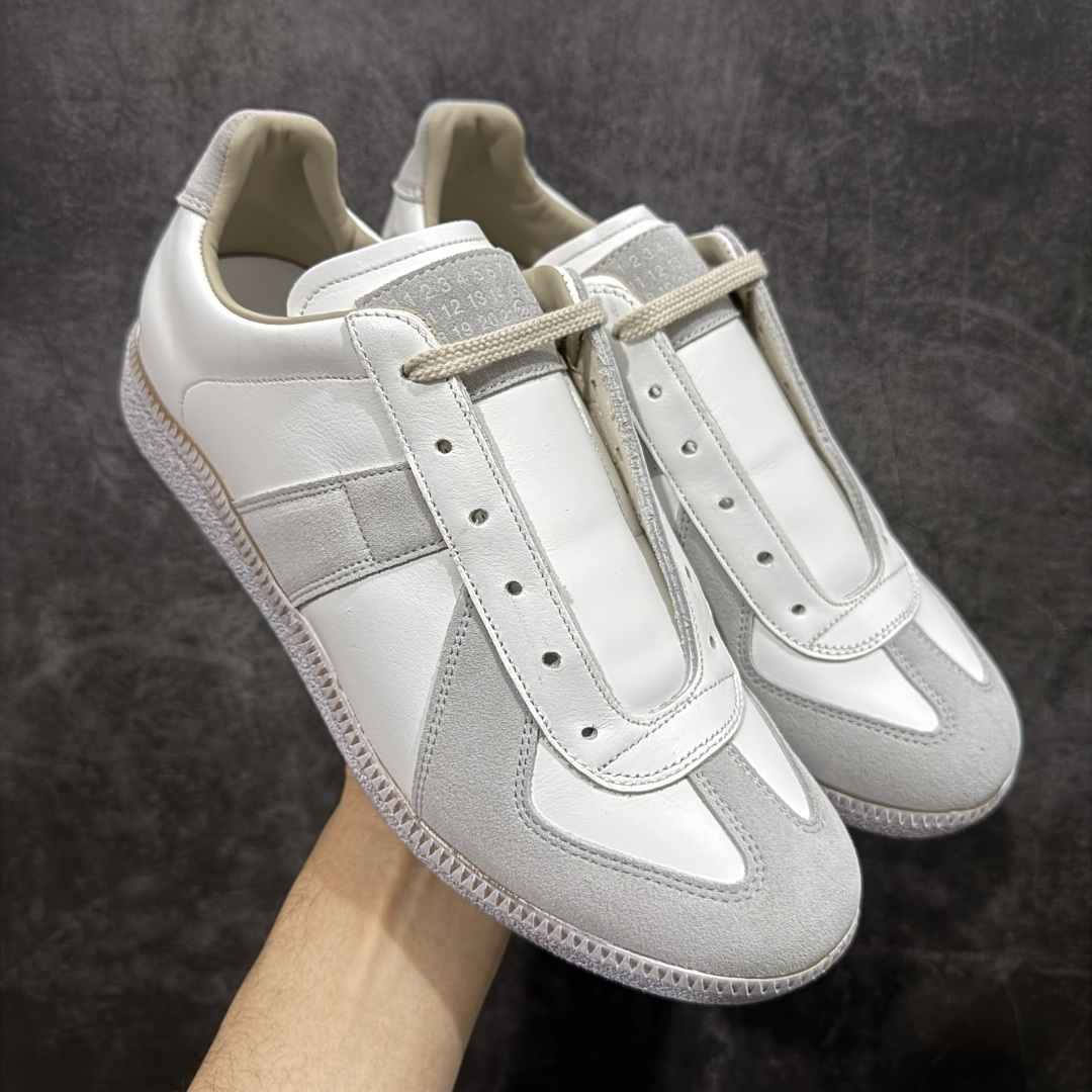 【ZOK纯原】Maison Margiela Calfskin Replica MM6 马吉拉复古低帮时尚德训鞋 私人订单打造 高端零售专供批次 全套原楦原纸板原厂数据开发 全鞋荧光划线卡点 胶水把控整洁度追求极致完美 多重QC质检 超越公司货的品控标准 实实在在的免检产品 原盒原配防尘袋购物卡 全网唯一正确0-23数字排版 一比一间距字体 内里全头层小羊皮 原版防滑鞋底设计 灰色翻毛牛皮 白色细纹贝利头层皮 依照原版逐帧开发 原装淡粉纸板中底带编号钢印 尺码：35 36 36.5 37 38 39 40 41 42 42.5 43 44 44.5 45-选品中心
