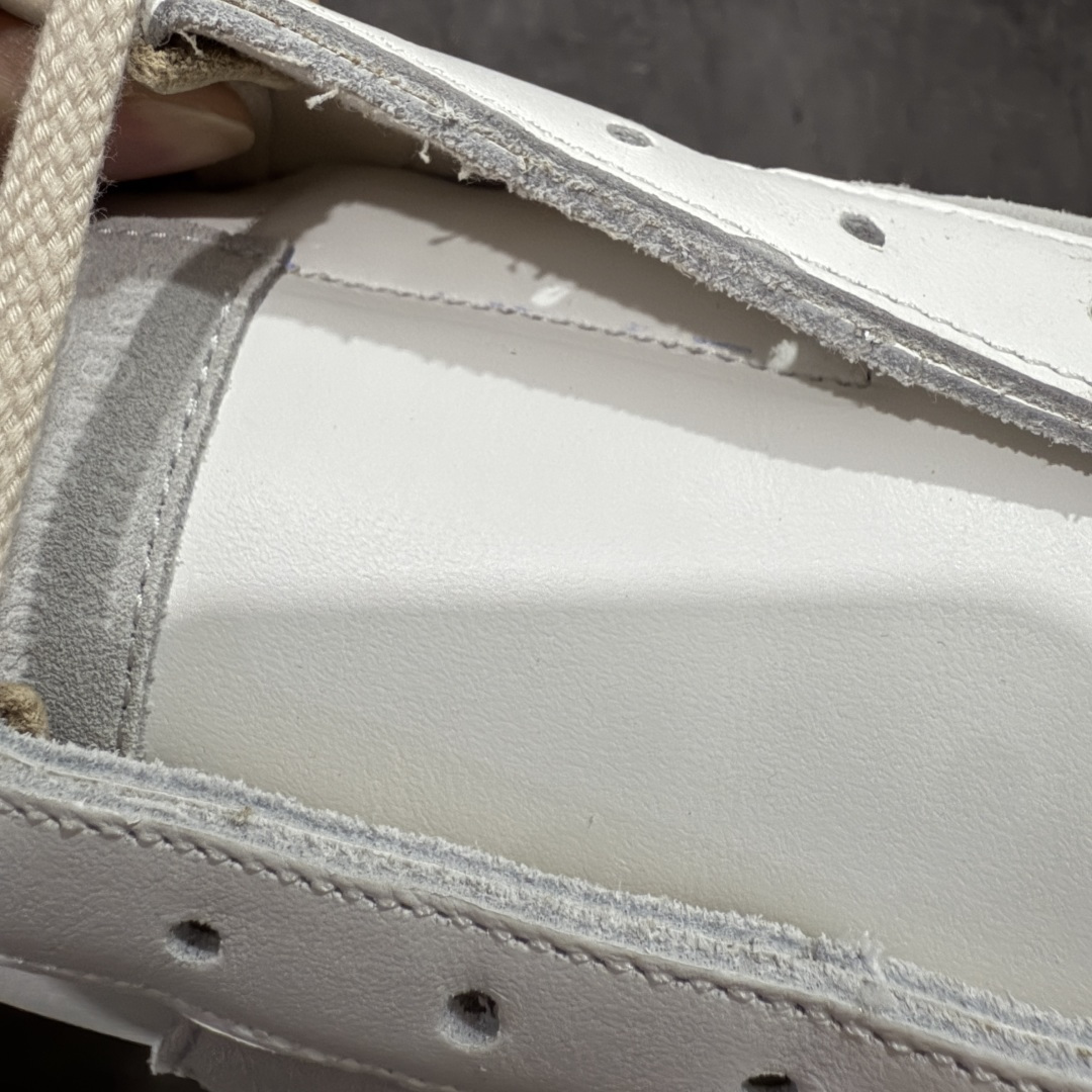 图片[5]-【ZOK纯原】Maison Margiela Calfskin Replica MM6 马吉拉复古低帮时尚德训鞋 私人订单打造 高端零售专供批次 全套原楦原纸板原厂数据开发 全鞋荧光划线卡点 胶水把控整洁度追求极致完美 多重QC质检 超越公司货的品控标准 实实在在的免检产品 原盒原配防尘袋购物卡 全网唯一正确0-23数字排版 一比一间距字体 内里全头层小羊皮 原版防滑鞋底设计 灰色翻毛牛皮 白色细纹贝利头层皮 依照原版逐帧开发 原装淡粉纸板中底带编号钢印 尺码：35 36 36.5 37 38 39 40 41 42 42.5 43 44 44.5 45-选品中心