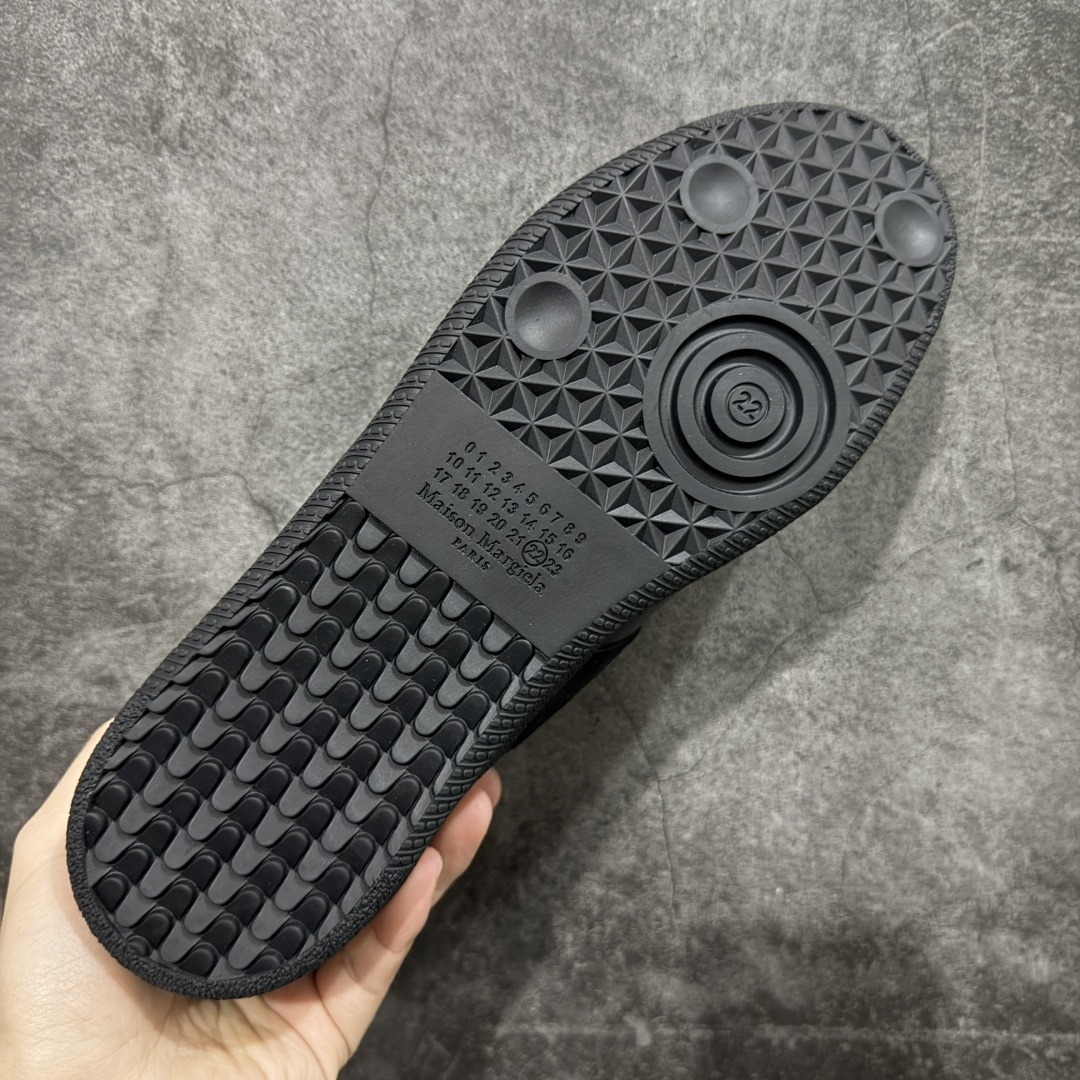 图片[9]-【ZOK纯原】Maison Margiela Calfskin Replica MM6 马吉拉复古低帮时尚德训鞋 私人订单打造 高端零售专供批次 全套原楦原纸板原厂数据开发 全鞋荧光划线卡点 胶水把控整洁度追求极致完美 多重QC质检 超越公司货的品控标准 实实在在的免检产品 原盒原配防尘袋购物卡 全网唯一正确0-23数字排版 一比一间距字体 内里全头层小羊皮 原版防滑鞋底设计 灰色翻毛牛皮 白色细纹贝利头层皮 依照原版逐帧开发 原装淡粉纸板中底带编号钢印 尺码：35 36 36.5 37 38 39 40 41 42 42.5 43 44 44.5 45-选品中心