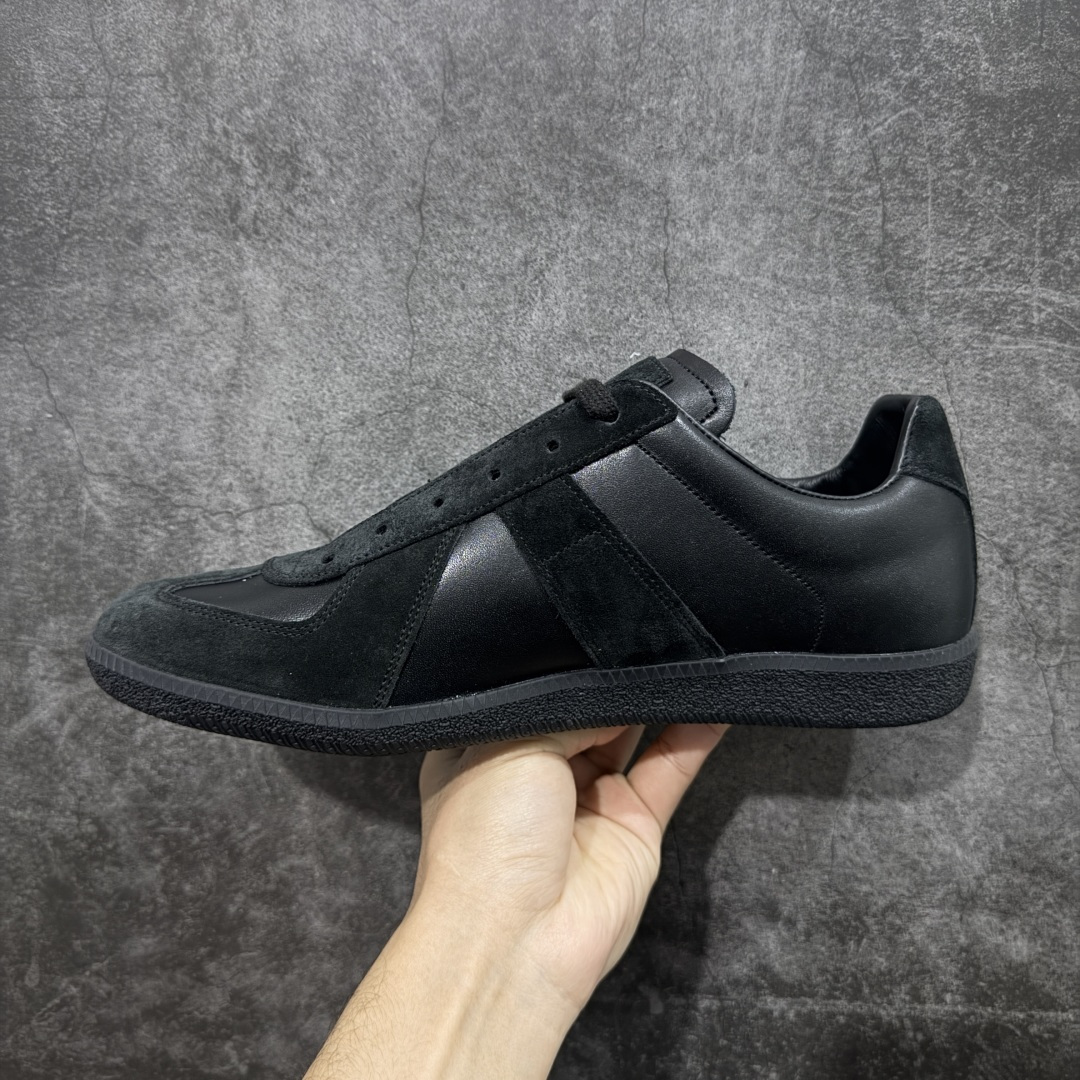 图片[2]-【ZOK纯原】Maison Margiela Calfskin Replica MM6 马吉拉复古低帮时尚德训鞋 私人订单打造 高端零售专供批次 全套原楦原纸板原厂数据开发 全鞋荧光划线卡点 胶水把控整洁度追求极致完美 多重QC质检 超越公司货的品控标准 实实在在的免检产品 原盒原配防尘袋购物卡 全网唯一正确0-23数字排版 一比一间距字体 内里全头层小羊皮 原版防滑鞋底设计 灰色翻毛牛皮 白色细纹贝利头层皮 依照原版逐帧开发 原装淡粉纸板中底带编号钢印 尺码：35 36 36.5 37 38 39 40 41 42 42.5 43 44 44.5 45-选品中心