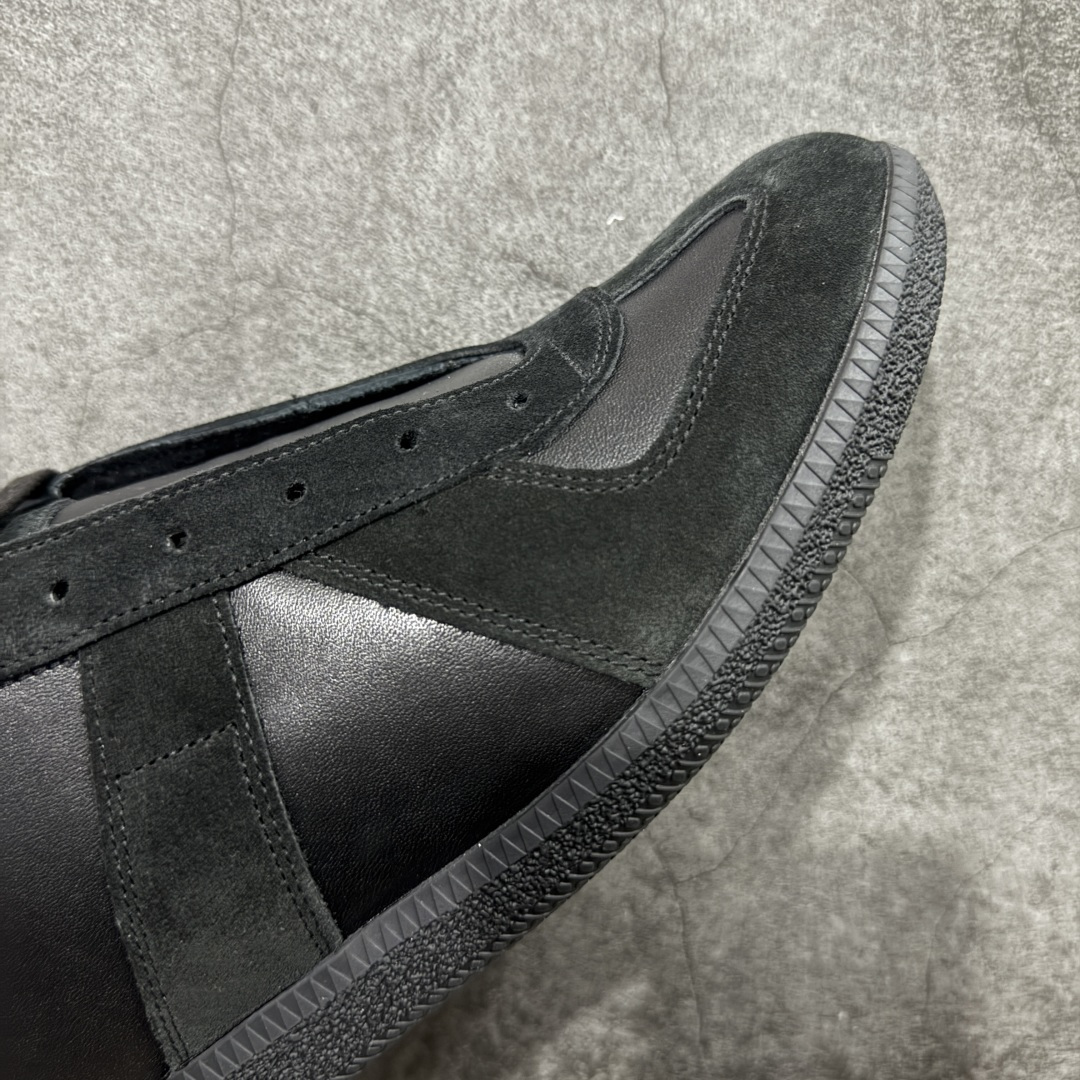 图片[6]-【ZOK纯原】Maison Margiela Calfskin Replica MM6 马吉拉复古低帮时尚德训鞋 私人订单打造 高端零售专供批次 全套原楦原纸板原厂数据开发 全鞋荧光划线卡点 胶水把控整洁度追求极致完美 多重QC质检 超越公司货的品控标准 实实在在的免检产品 原盒原配防尘袋购物卡 全网唯一正确0-23数字排版 一比一间距字体 内里全头层小羊皮 原版防滑鞋底设计 灰色翻毛牛皮 白色细纹贝利头层皮 依照原版逐帧开发 原装淡粉纸板中底带编号钢印 尺码：35 36 36.5 37 38 39 40 41 42 42.5 43 44 44.5 45-选品中心