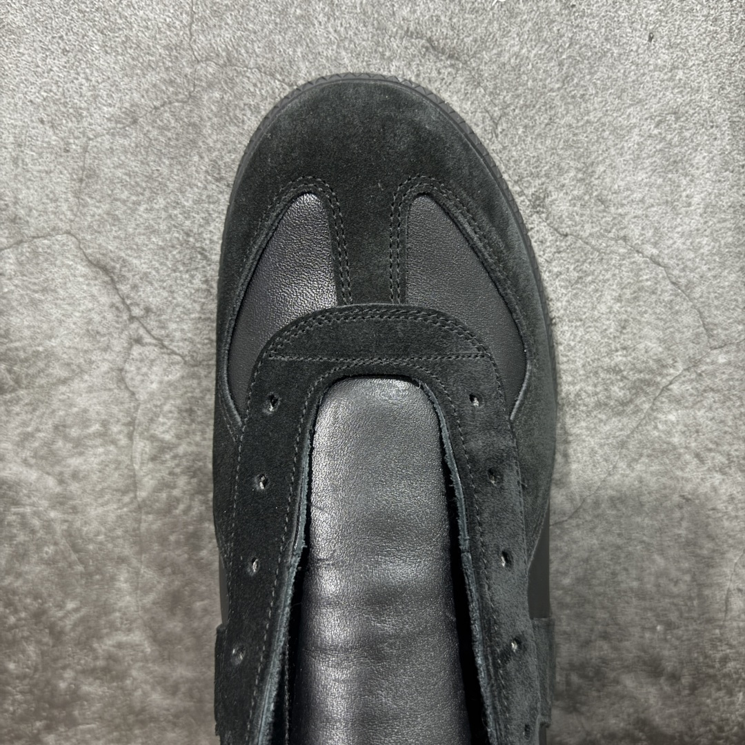 图片[5]-【ZOK纯原】Maison Margiela Calfskin Replica MM6 马吉拉复古低帮时尚德训鞋 私人订单打造 高端零售专供批次 全套原楦原纸板原厂数据开发 全鞋荧光划线卡点 胶水把控整洁度追求极致完美 多重QC质检 超越公司货的品控标准 实实在在的免检产品 原盒原配防尘袋购物卡 全网唯一正确0-23数字排版 一比一间距字体 内里全头层小羊皮 原版防滑鞋底设计 灰色翻毛牛皮 白色细纹贝利头层皮 依照原版逐帧开发 原装淡粉纸板中底带编号钢印 尺码：35 36 36.5 37 38 39 40 41 42 42.5 43 44 44.5 45-选品中心