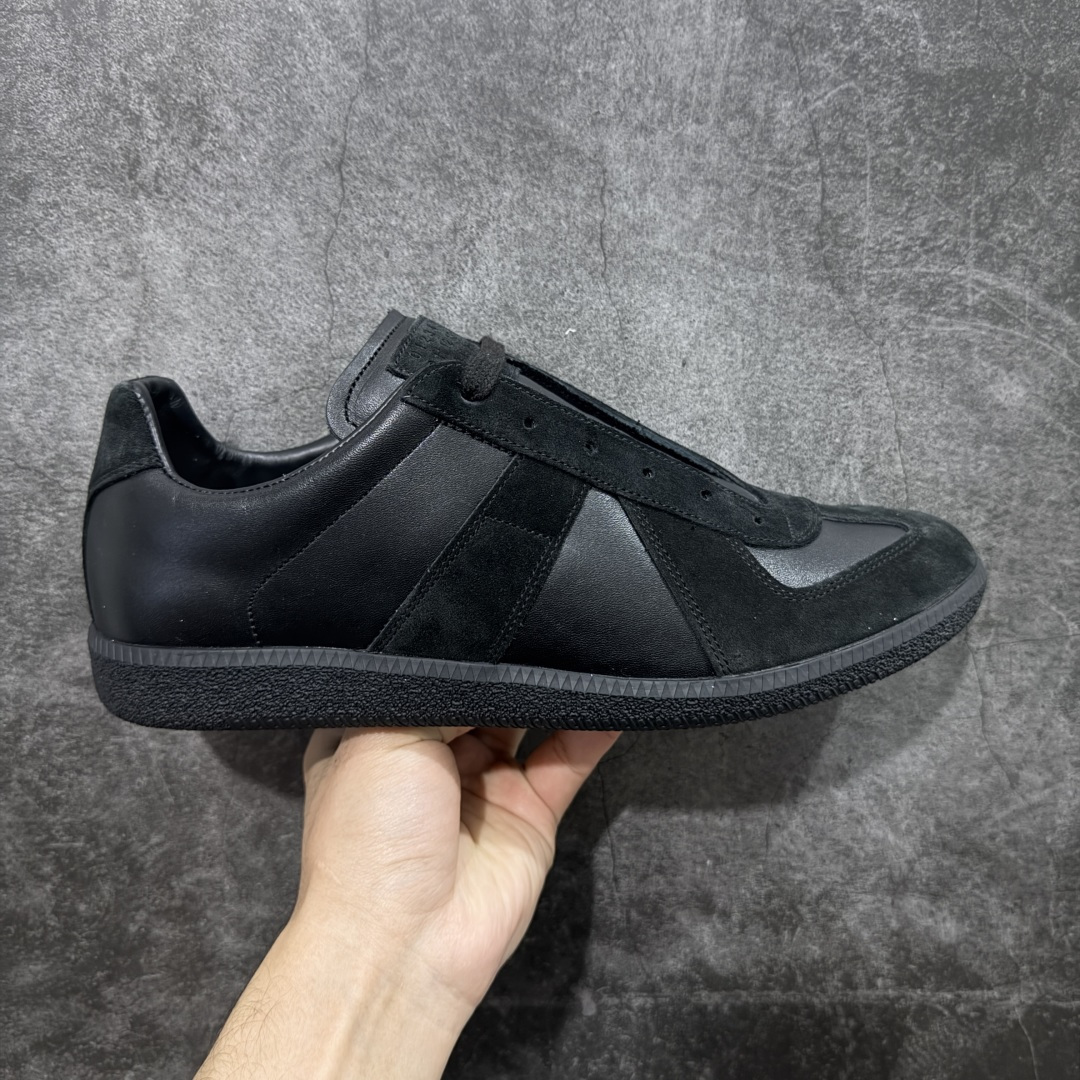 【ZOK纯原】Maison Margiela Calfskin Replica MM6 马吉拉复古低帮时尚德训鞋 私人订单打造 高端零售专供批次 全套原楦原纸板原厂数据开发 全鞋荧光划线卡点 胶水把控整洁度追求极致完美 多重QC质检 超越公司货的品控标准 实实在在的免检产品 原盒原配防尘袋购物卡 全网唯一正确0-23数字排版 一比一间距字体 内里全头层小羊皮 原版防滑鞋底设计 灰色翻毛牛皮 白色细纹贝利头层皮 依照原版逐帧开发 原装淡粉纸板中底带编号钢印 尺码：35 36 36.5 37 38 39 40 41 42 42.5 43 44 44.5 45-选品中心