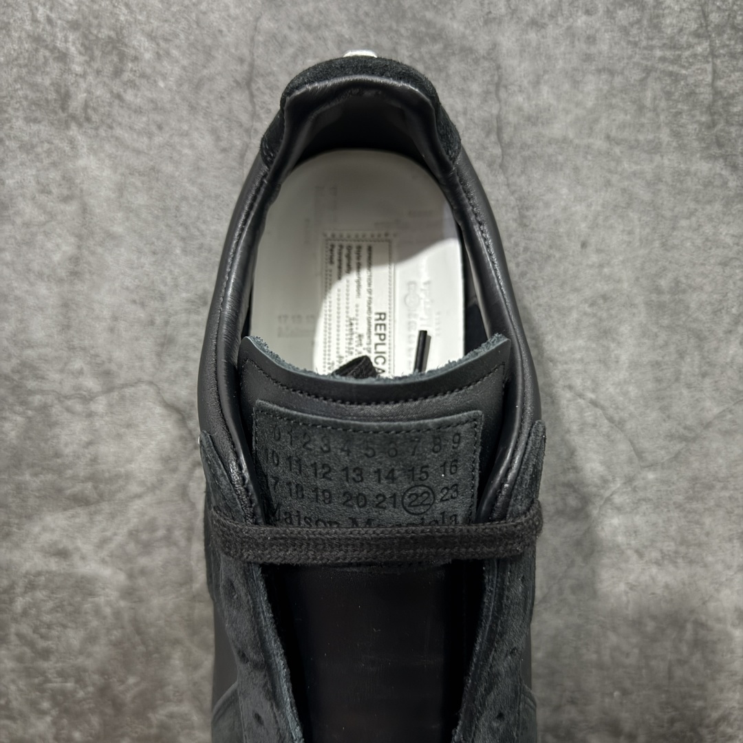 图片[8]-【ZOK纯原】Maison Margiela Calfskin Replica MM6 马吉拉复古低帮时尚德训鞋 私人订单打造 高端零售专供批次 全套原楦原纸板原厂数据开发 全鞋荧光划线卡点 胶水把控整洁度追求极致完美 多重QC质检 超越公司货的品控标准 实实在在的免检产品 原盒原配防尘袋购物卡 全网唯一正确0-23数字排版 一比一间距字体 内里全头层小羊皮 原版防滑鞋底设计 灰色翻毛牛皮 白色细纹贝利头层皮 依照原版逐帧开发 原装淡粉纸板中底带编号钢印 尺码：35 36 36.5 37 38 39 40 41 42 42.5 43 44 44.5 45-选品中心