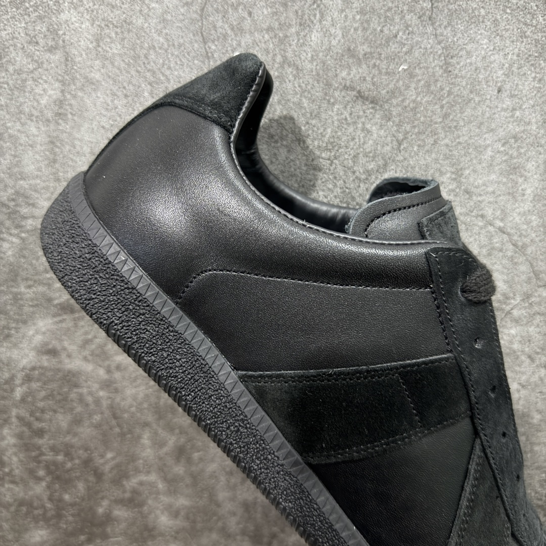 图片[7]-【ZOK纯原】Maison Margiela Calfskin Replica MM6 马吉拉复古低帮时尚德训鞋 私人订单打造 高端零售专供批次 全套原楦原纸板原厂数据开发 全鞋荧光划线卡点 胶水把控整洁度追求极致完美 多重QC质检 超越公司货的品控标准 实实在在的免检产品 原盒原配防尘袋购物卡 全网唯一正确0-23数字排版 一比一间距字体 内里全头层小羊皮 原版防滑鞋底设计 灰色翻毛牛皮 白色细纹贝利头层皮 依照原版逐帧开发 原装淡粉纸板中底带编号钢印 尺码：35 36 36.5 37 38 39 40 41 42 42.5 43 44 44.5 45-选品中心