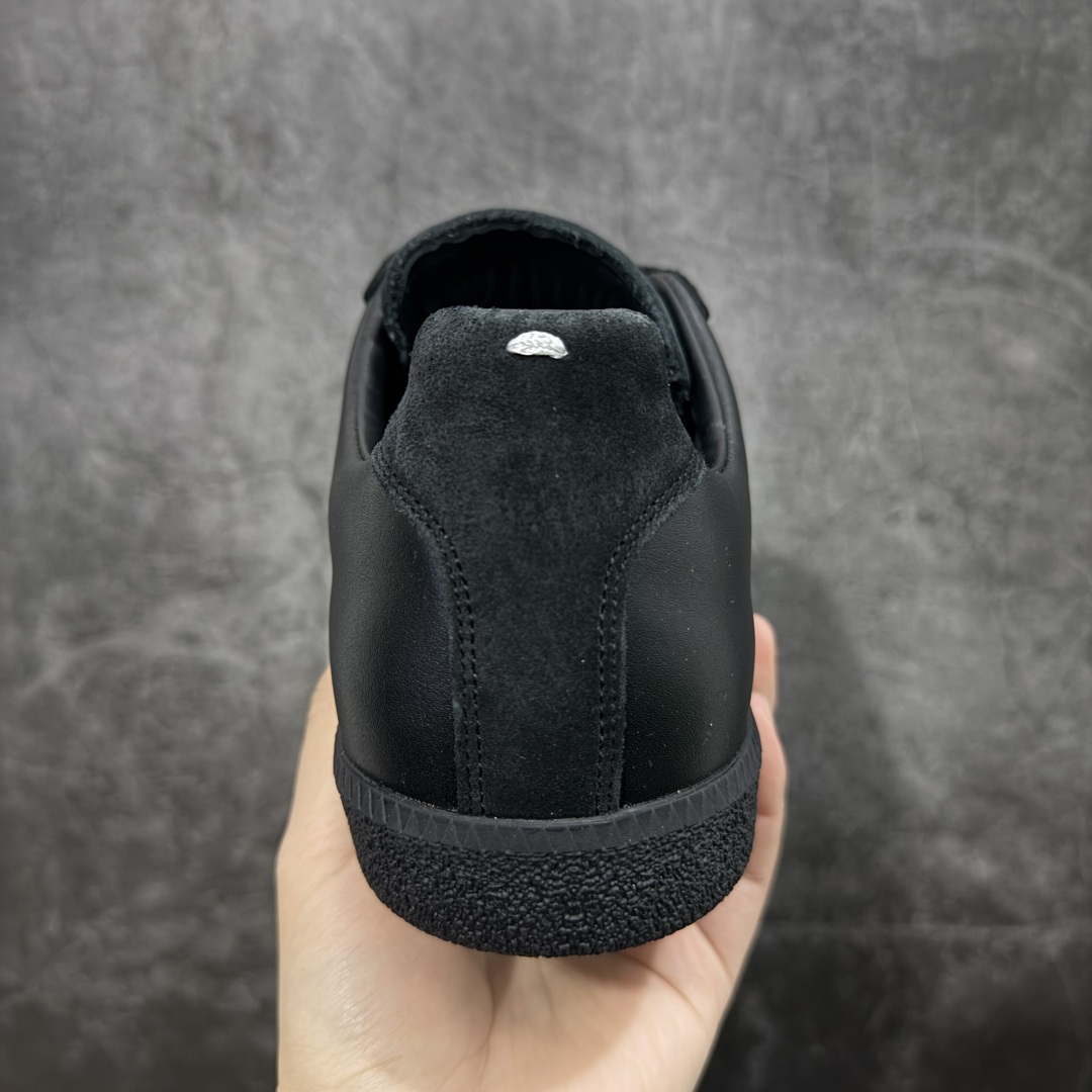 图片[4]-【ZOK纯原】Maison Margiela Calfskin Replica MM6 马吉拉复古低帮时尚德训鞋 私人订单打造 高端零售专供批次 全套原楦原纸板原厂数据开发 全鞋荧光划线卡点 胶水把控整洁度追求极致完美 多重QC质检 超越公司货的品控标准 实实在在的免检产品 原盒原配防尘袋购物卡 全网唯一正确0-23数字排版 一比一间距字体 内里全头层小羊皮 原版防滑鞋底设计 灰色翻毛牛皮 白色细纹贝利头层皮 依照原版逐帧开发 原装淡粉纸板中底带编号钢印 尺码：35 36 36.5 37 38 39 40 41 42 42.5 43 44 44.5 45-选品中心