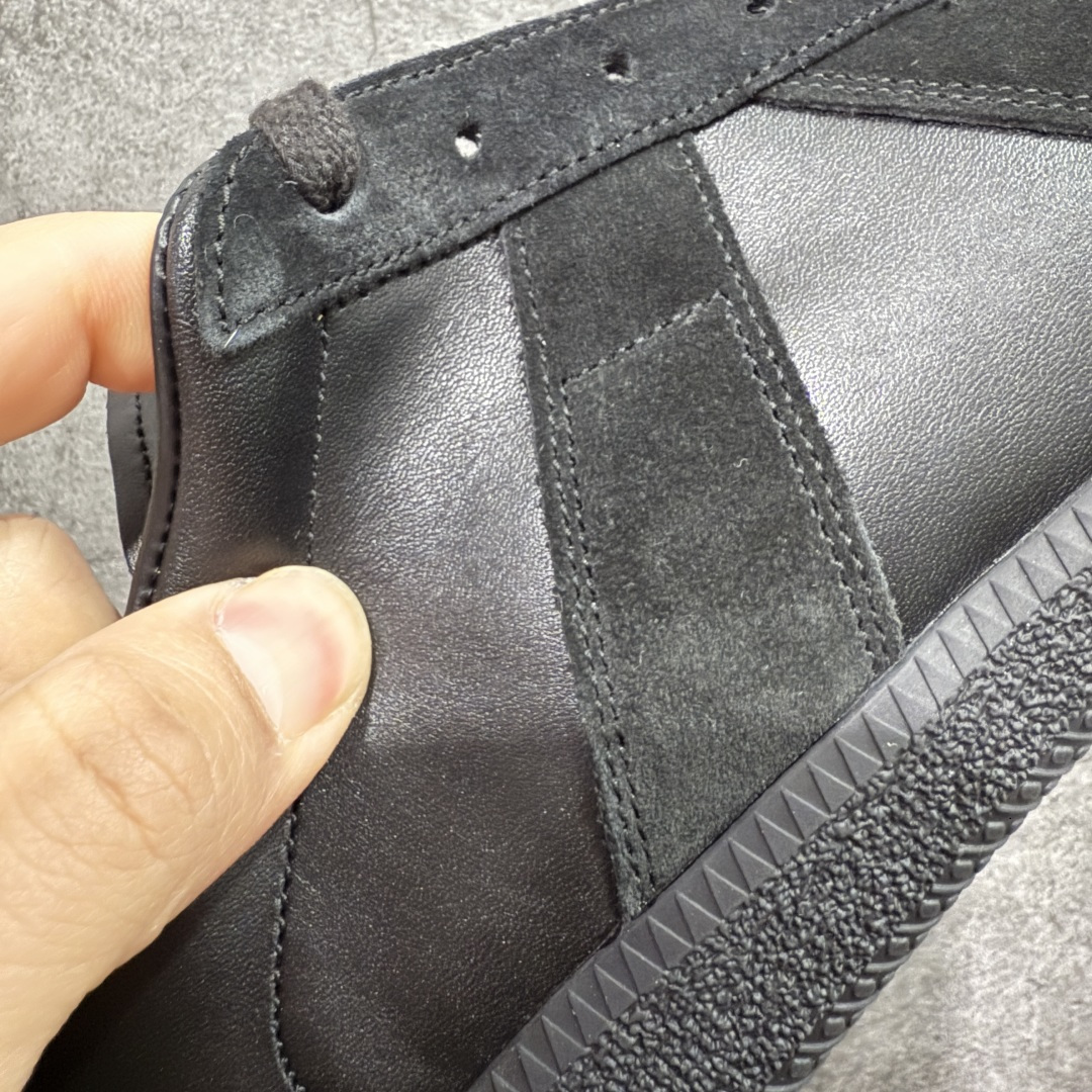 图片[3]-【ZOK纯原】Maison Margiela Calfskin Replica MM6 马吉拉复古低帮时尚德训鞋 私人订单打造 高端零售专供批次 全套原楦原纸板原厂数据开发 全鞋荧光划线卡点 胶水把控整洁度追求极致完美 多重QC质检 超越公司货的品控标准 实实在在的免检产品 原盒原配防尘袋购物卡 全网唯一正确0-23数字排版 一比一间距字体 内里全头层小羊皮 原版防滑鞋底设计 灰色翻毛牛皮 白色细纹贝利头层皮 依照原版逐帧开发 原装淡粉纸板中底带编号钢印 尺码：35 36 36.5 37 38 39 40 41 42 42.5 43 44 44.5 45-选品中心